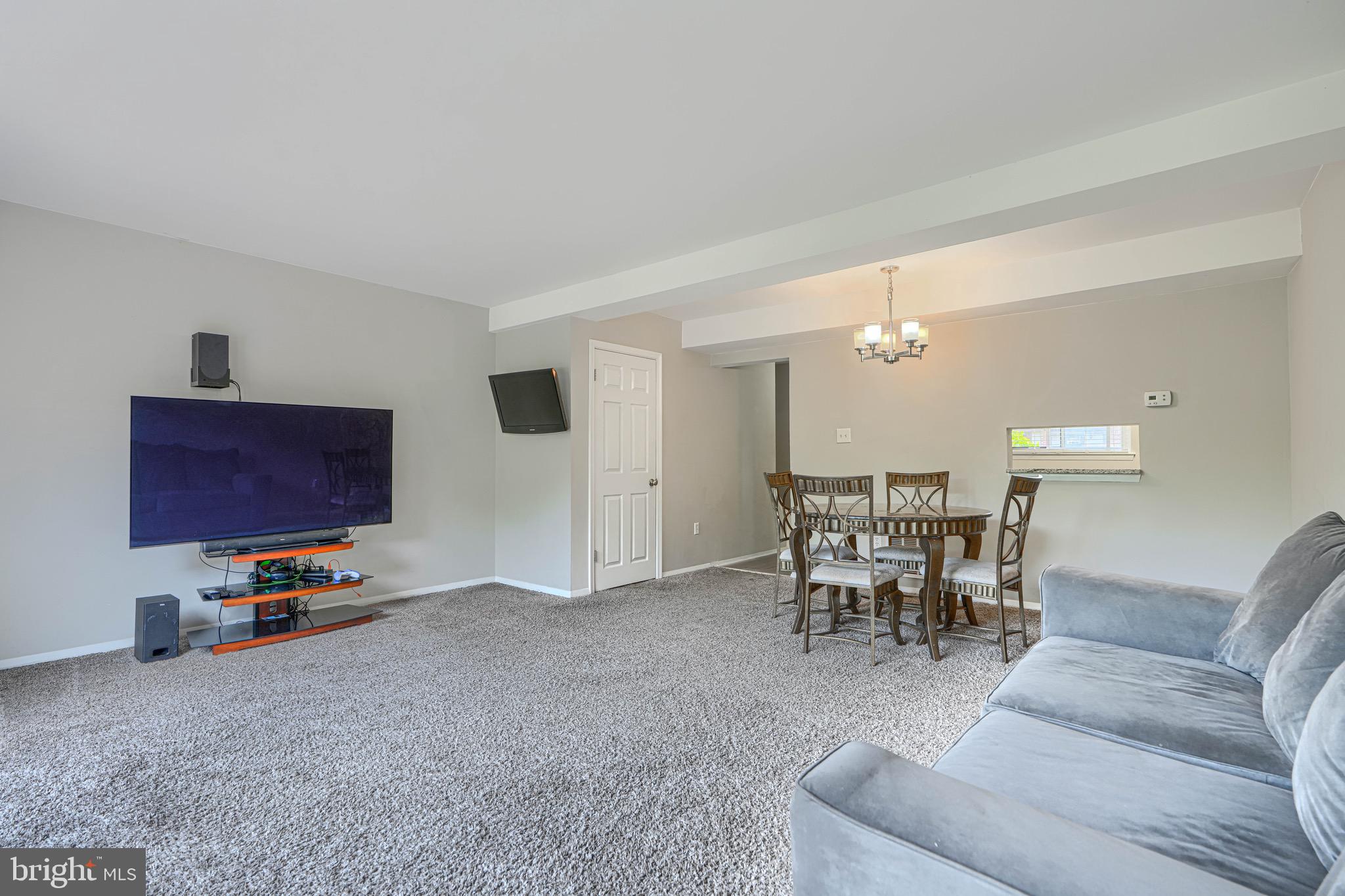 SEVEN COURTS - Residential