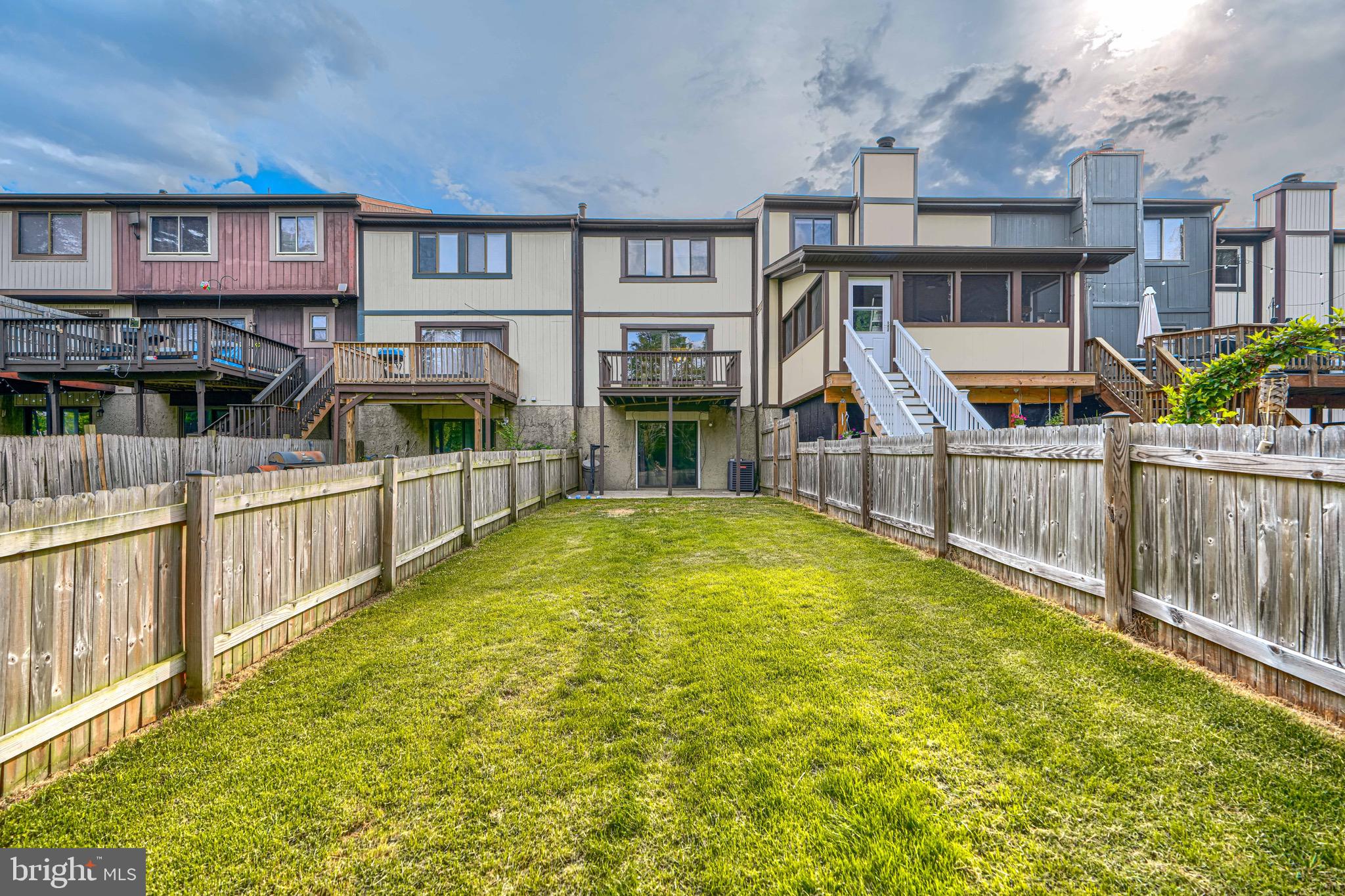 SEVEN COURTS - Residential