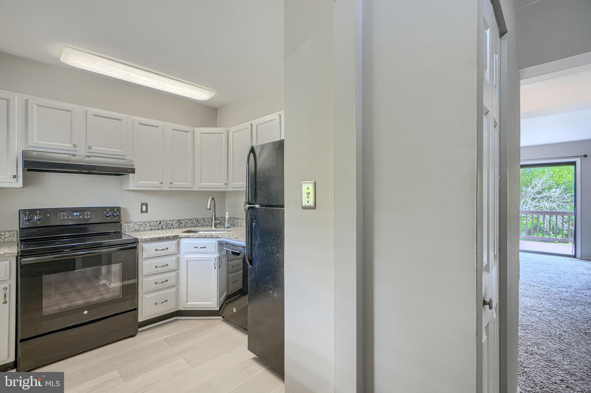 SEVEN COURTS - Residential
