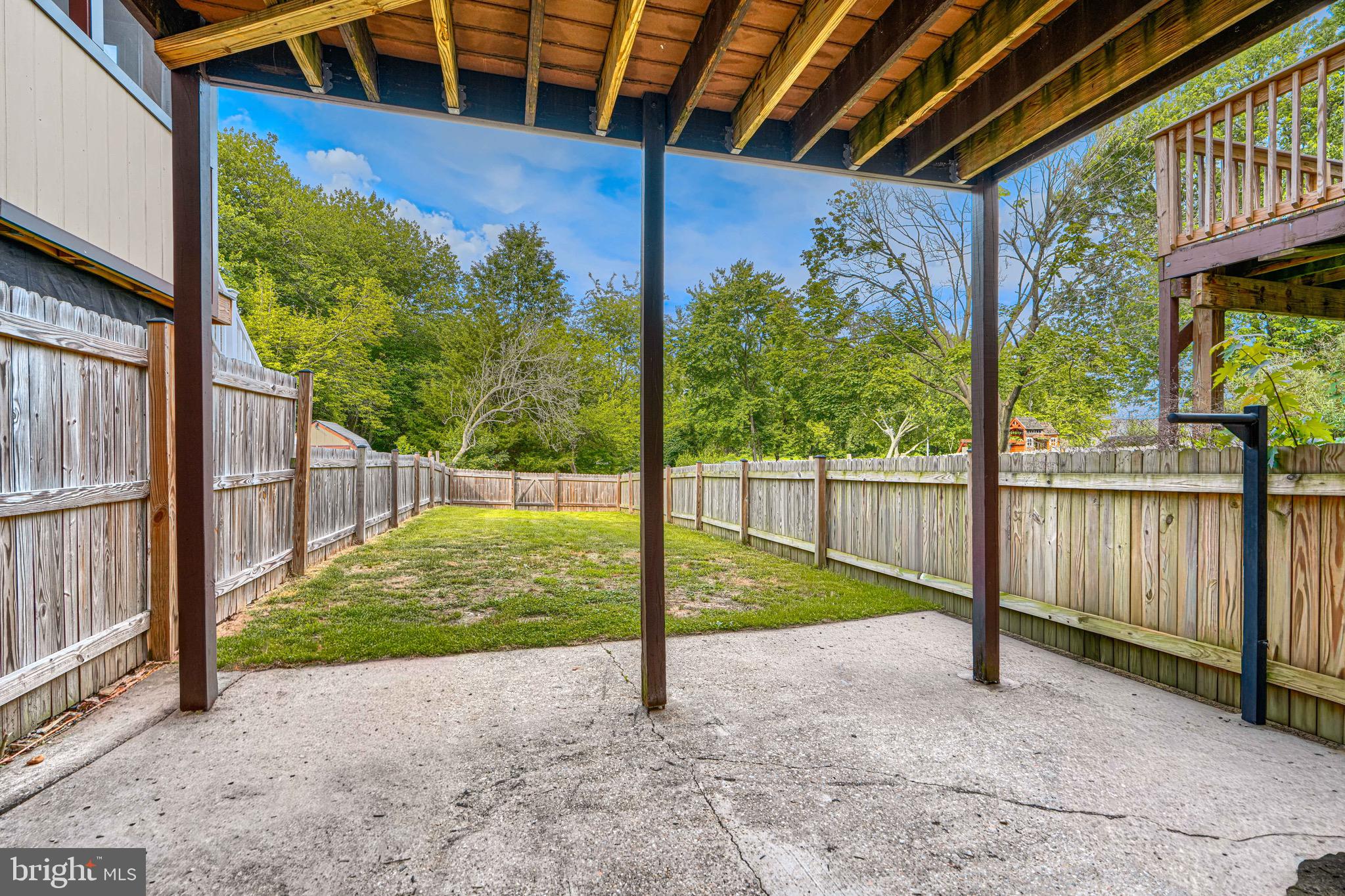 SEVEN COURTS - Residential