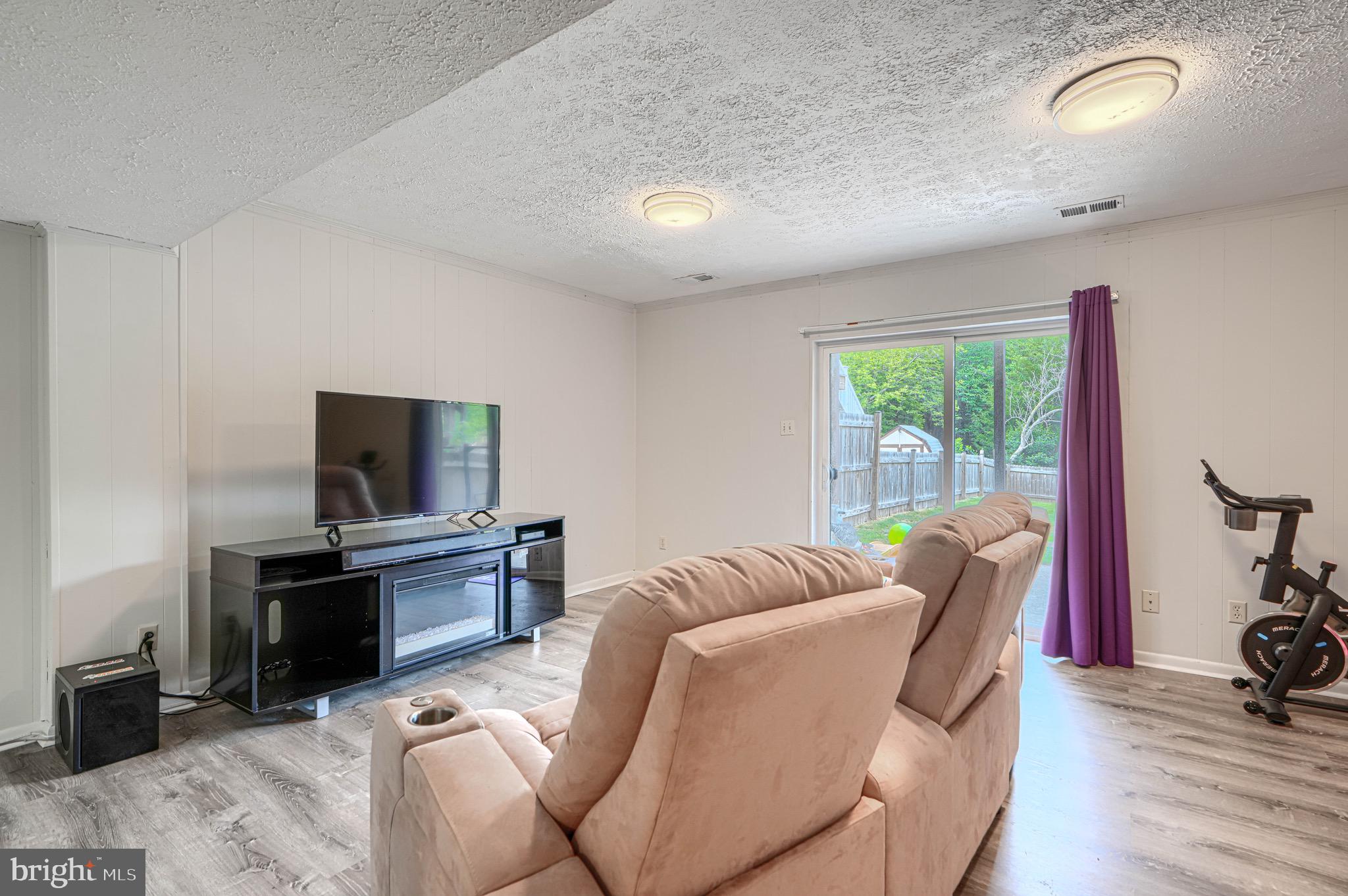 SEVEN COURTS - Residential