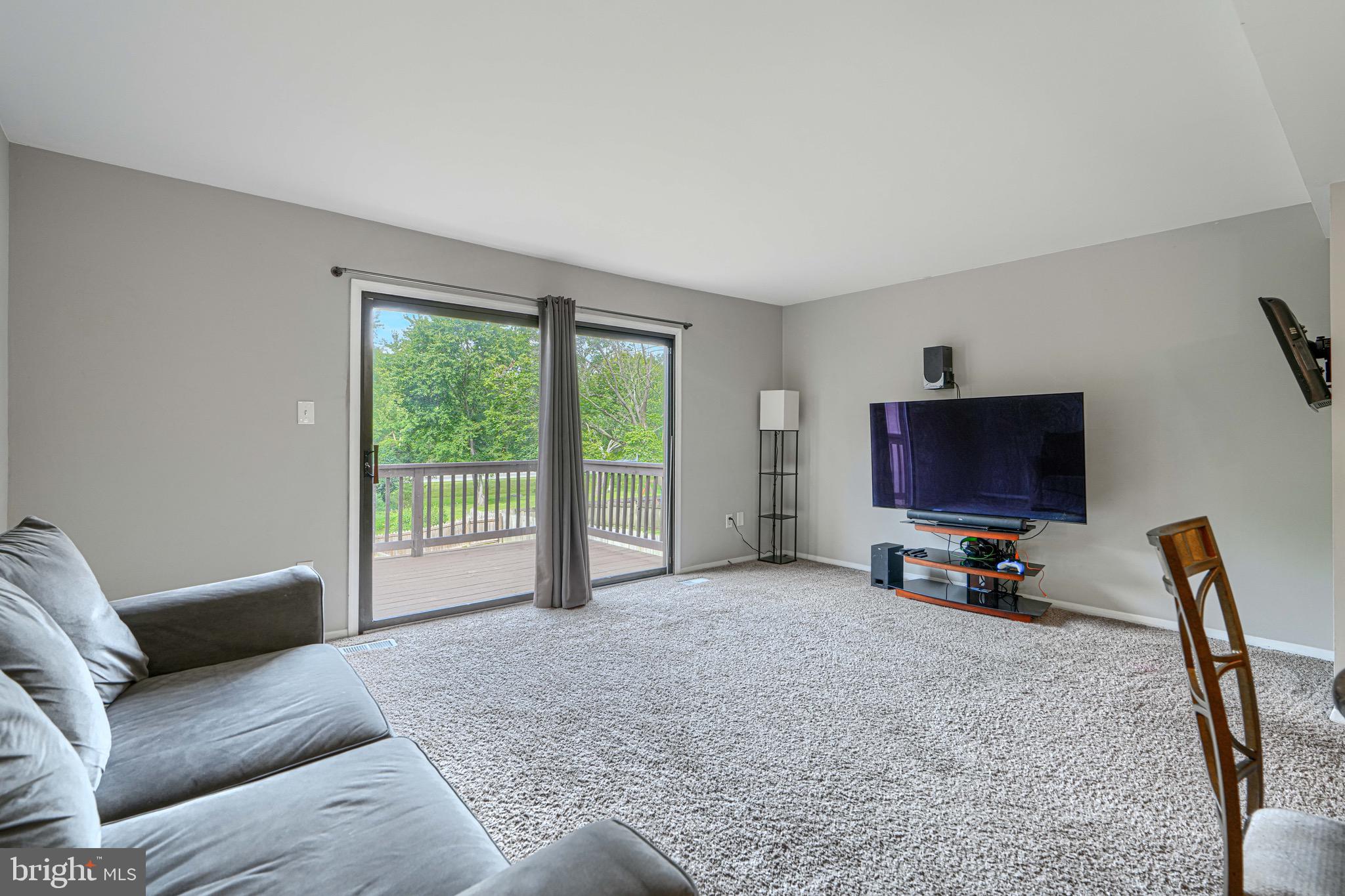 SEVEN COURTS - Residential