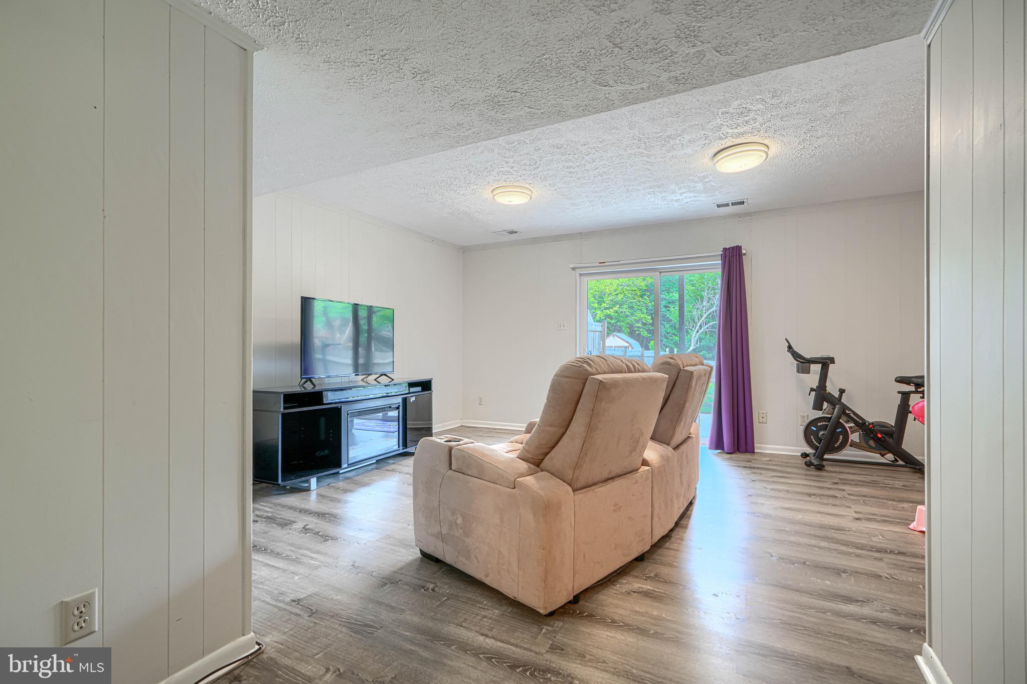 SEVEN COURTS - Residential