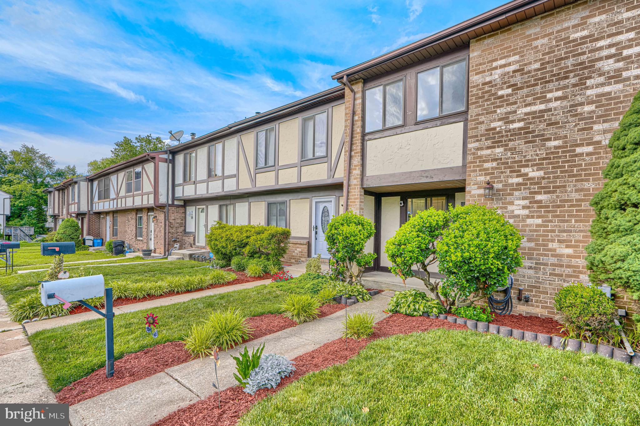 SEVEN COURTS - Residential