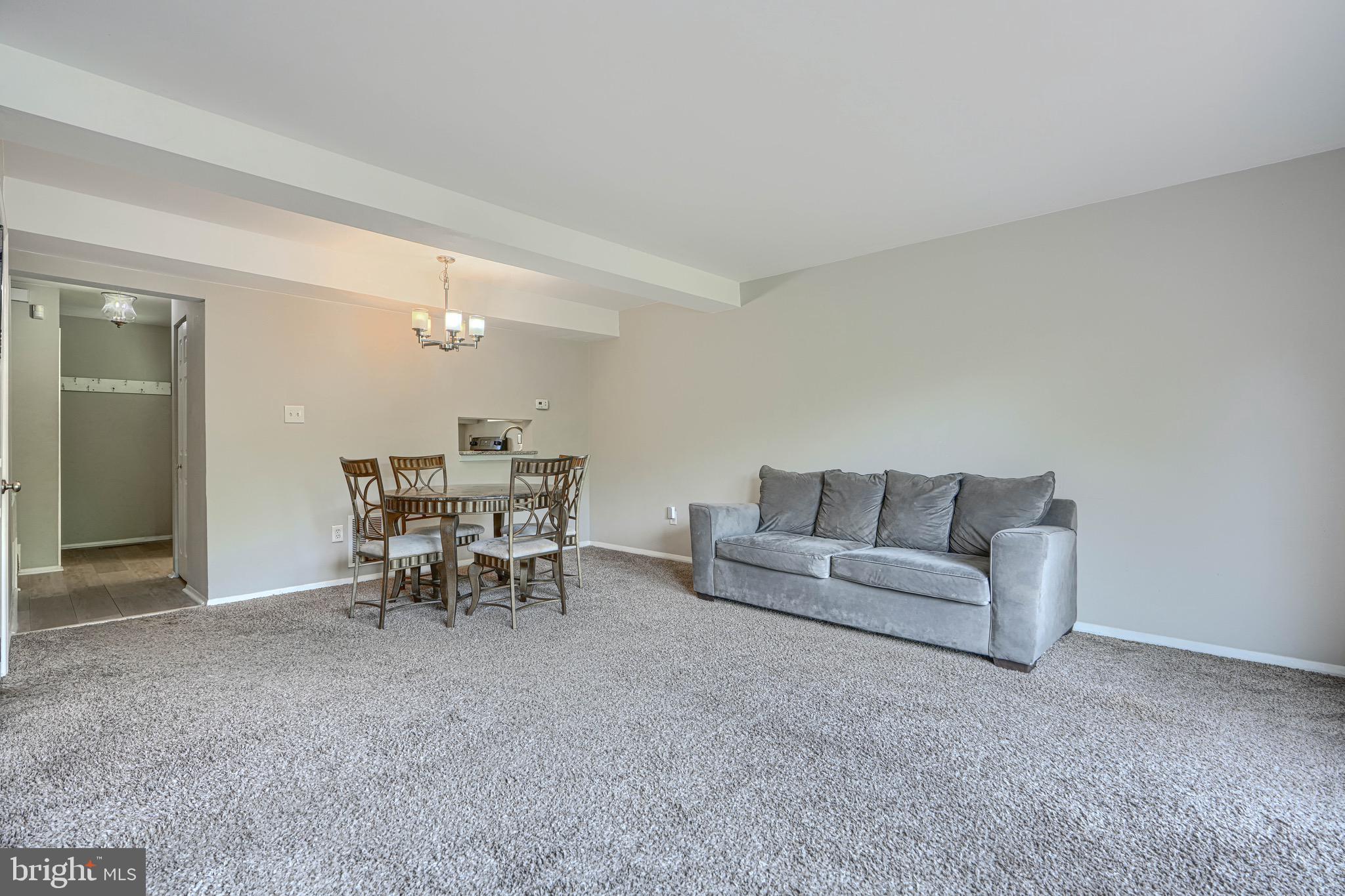SEVEN COURTS - Residential