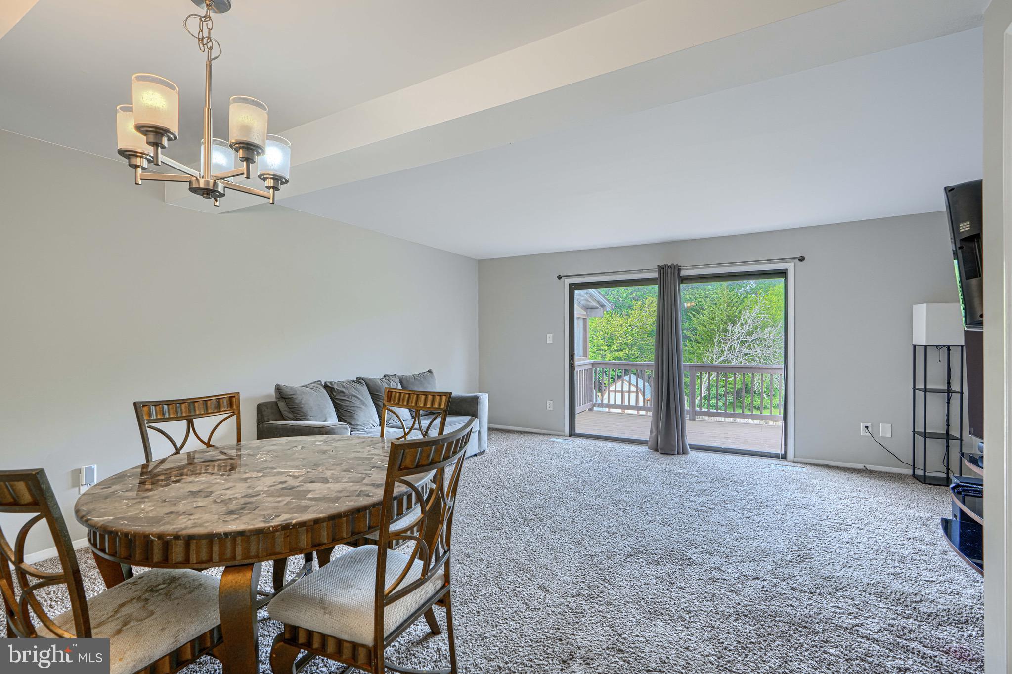 SEVEN COURTS - Residential