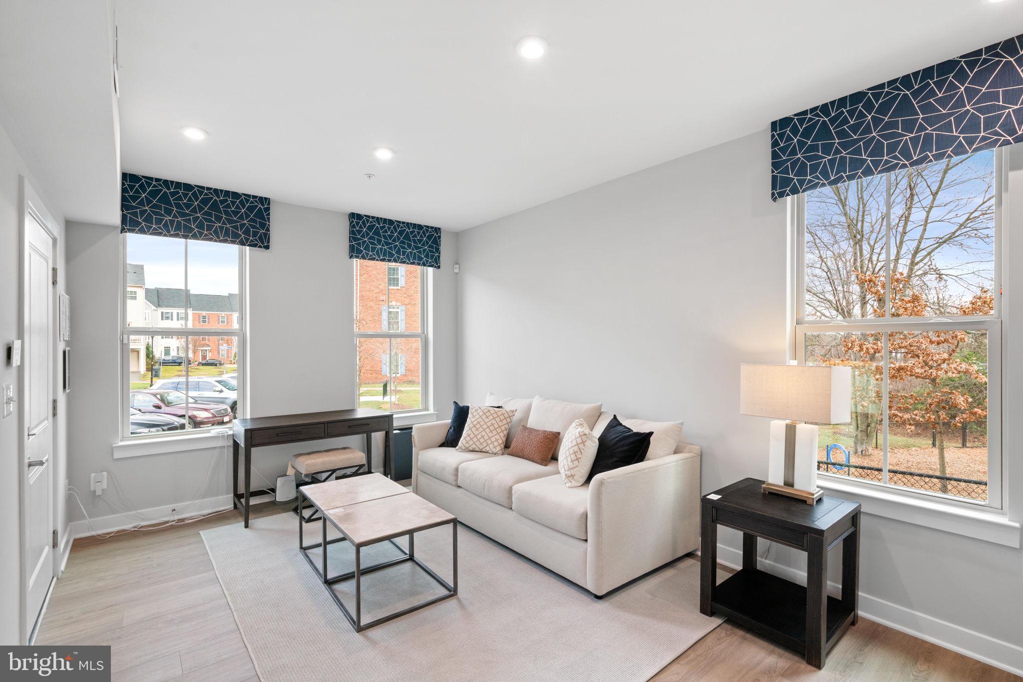 ARCOLA TOWN CENTER - Residential
