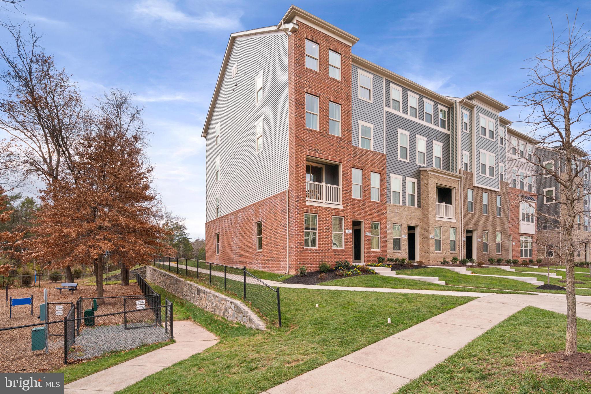 ARCOLA TOWN CENTER - Residential