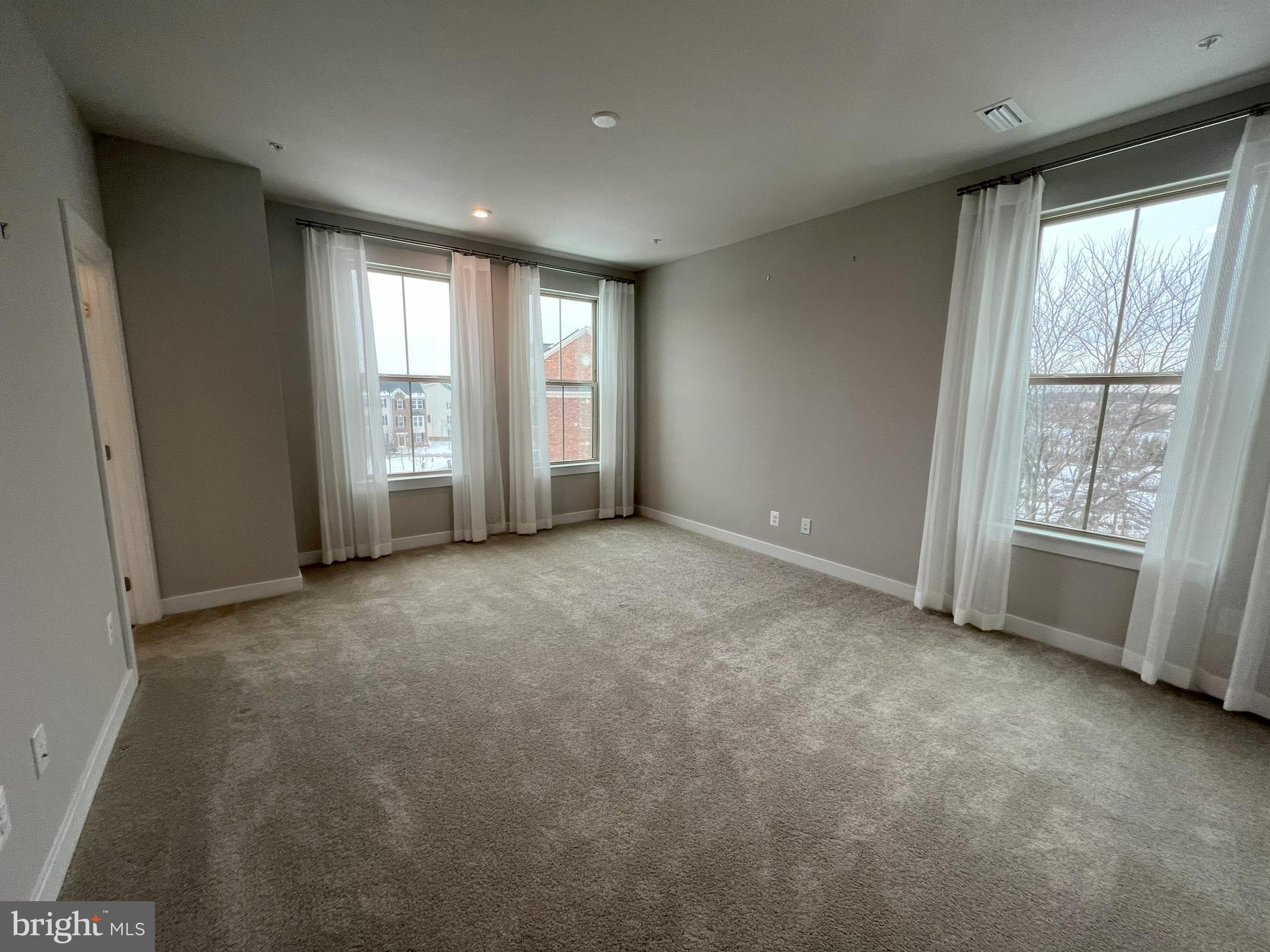 ARCOLA TOWN CENTER - Residential