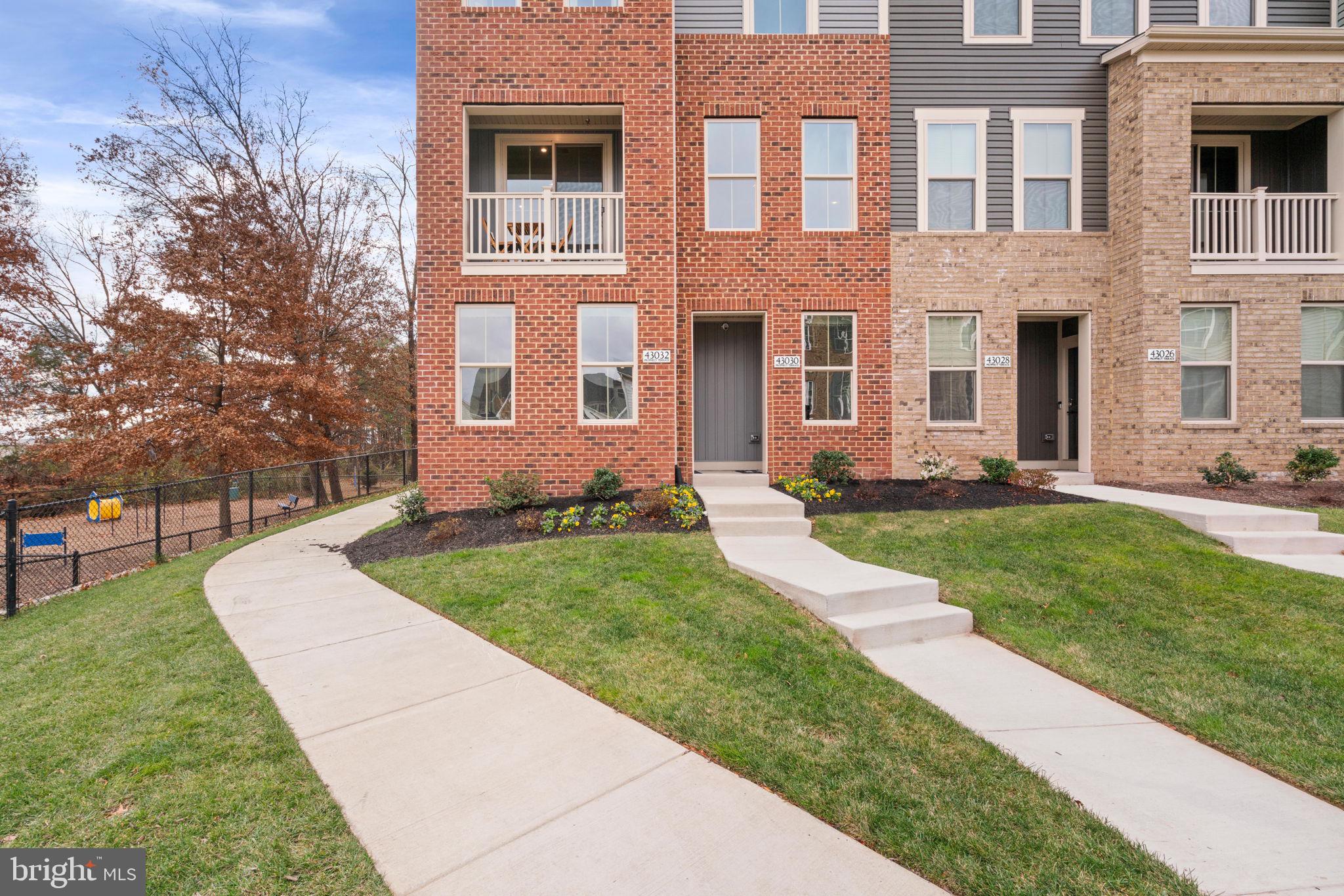 ARCOLA TOWN CENTER - Residential