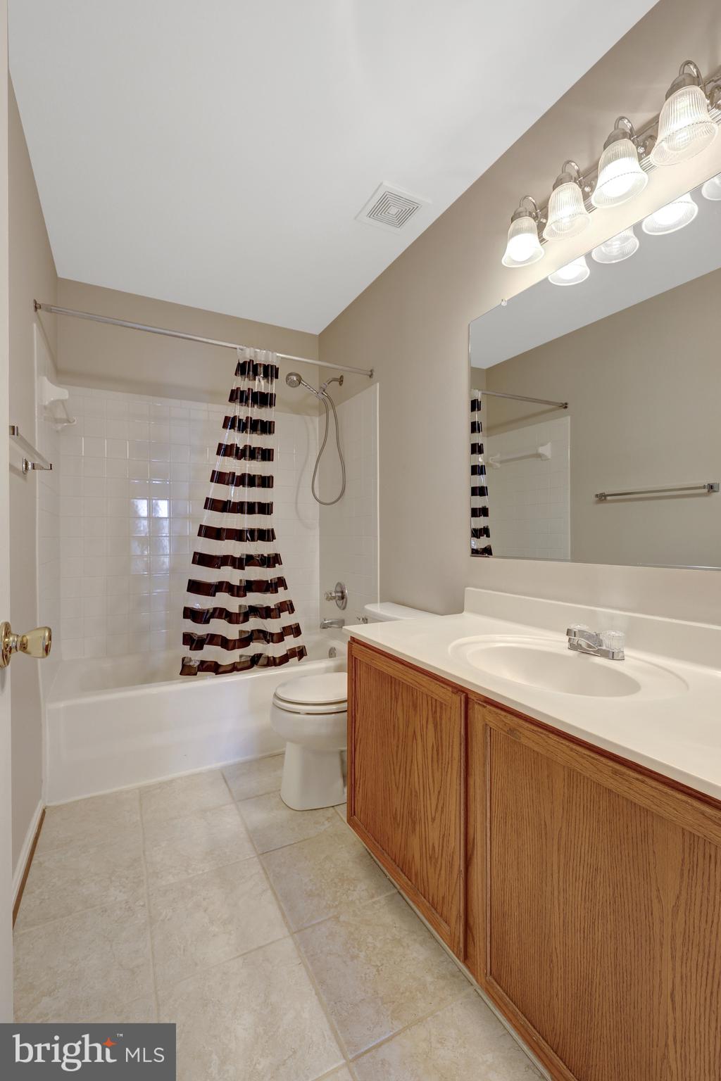 POLO FIELDS - Residential Lease