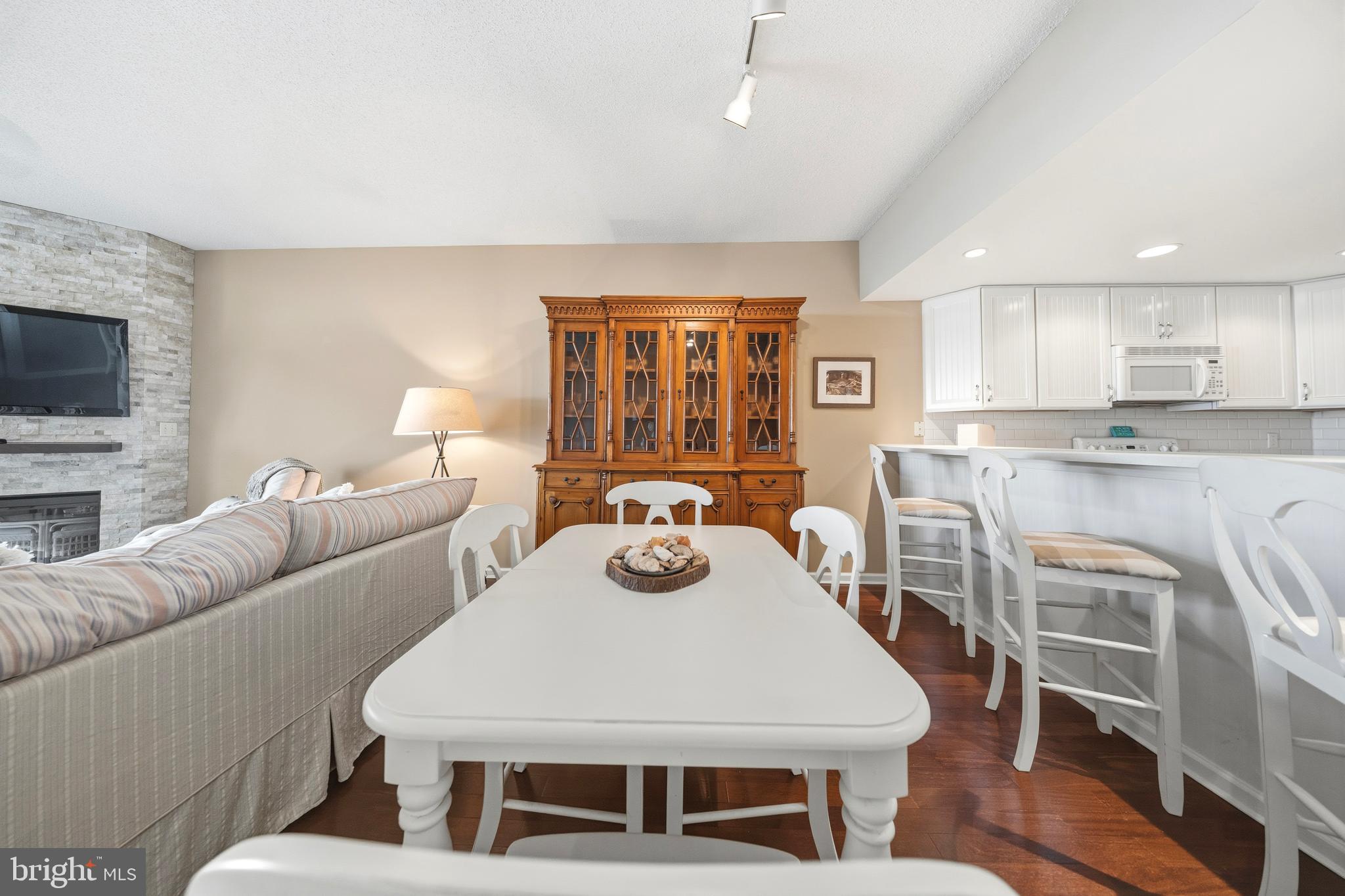 HARBOUR LIGHT CONDOS - Residential