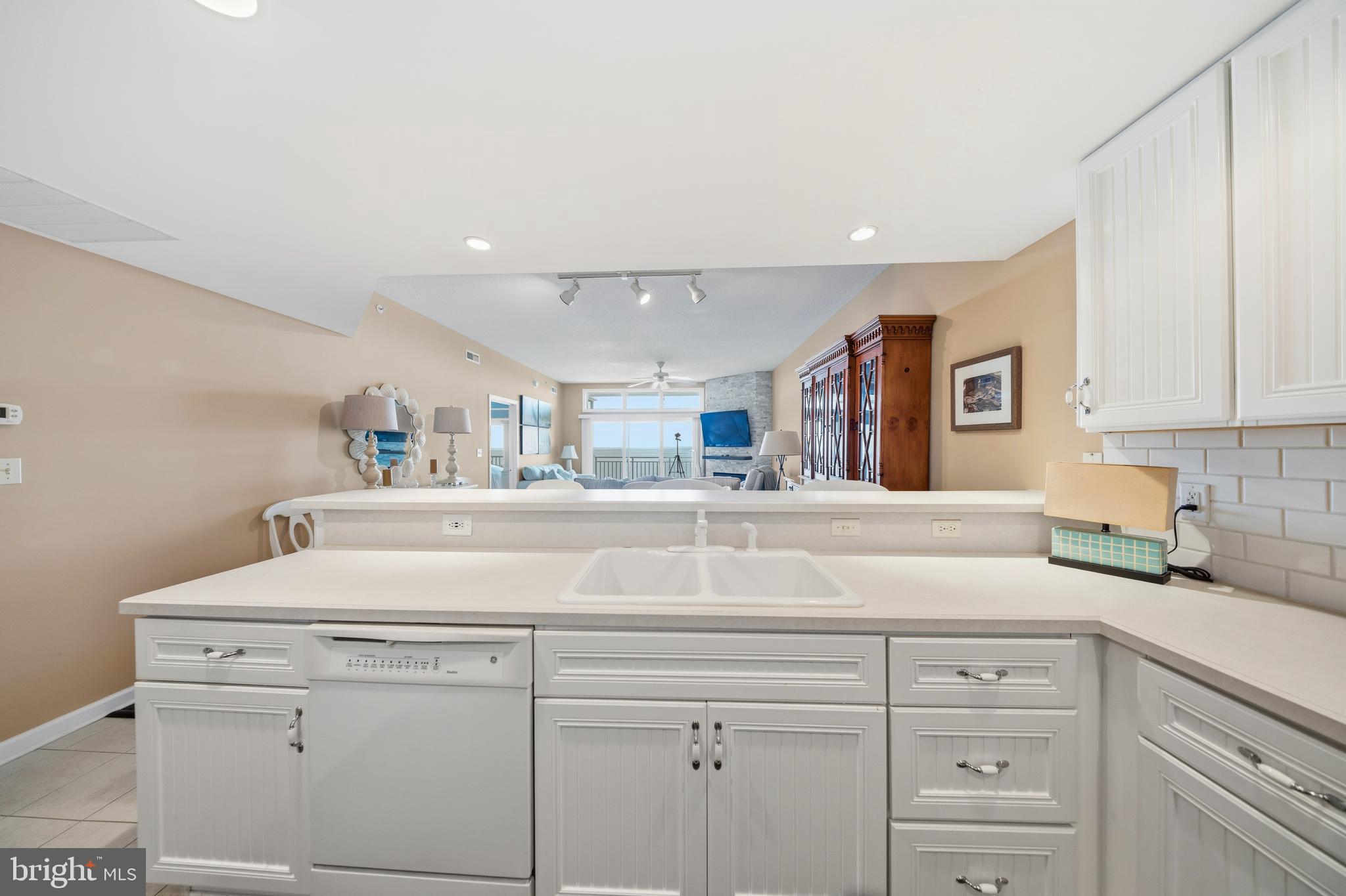 HARBOUR LIGHT CONDOS - Residential