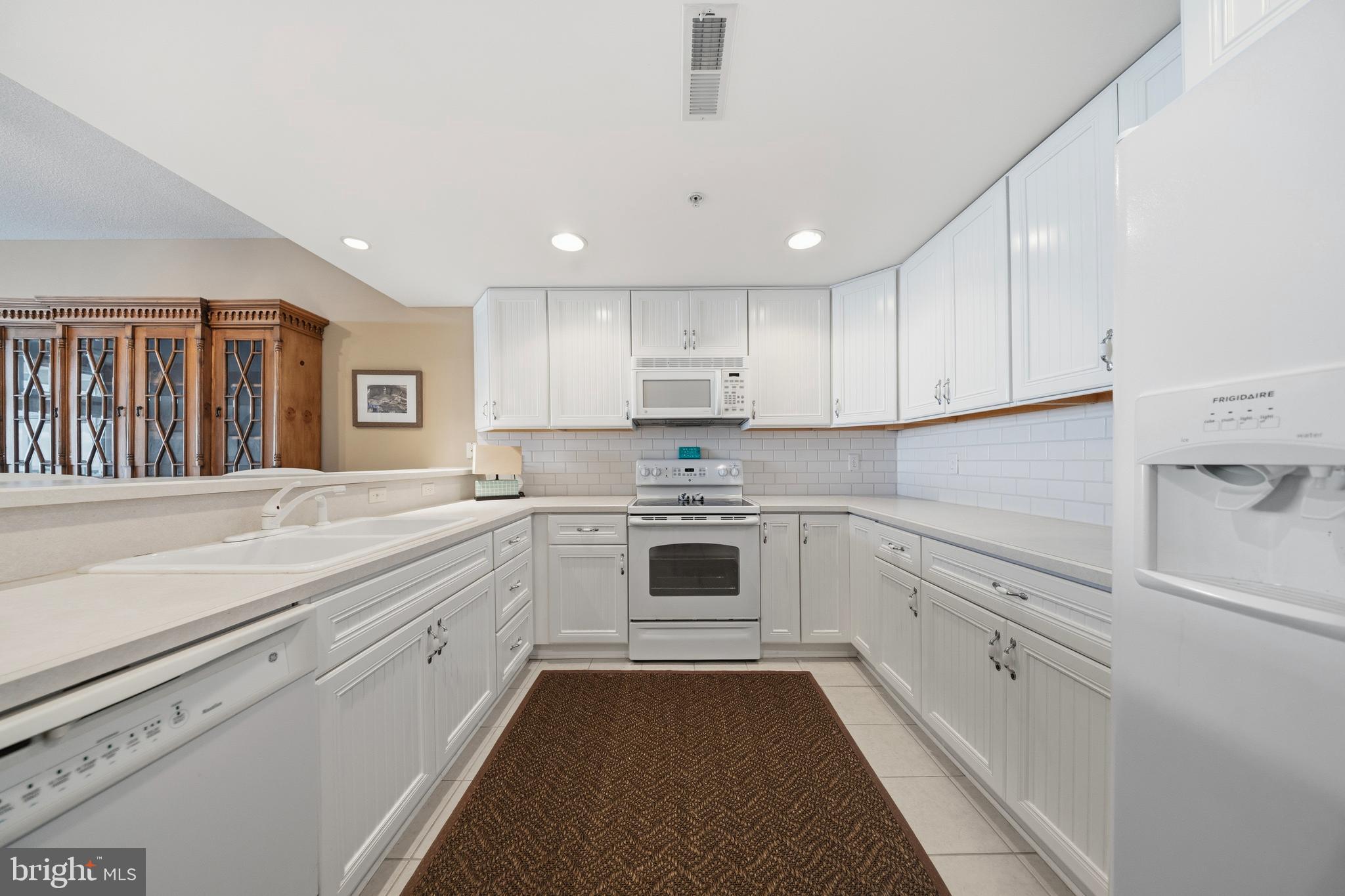 HARBOUR LIGHT CONDOS - Residential