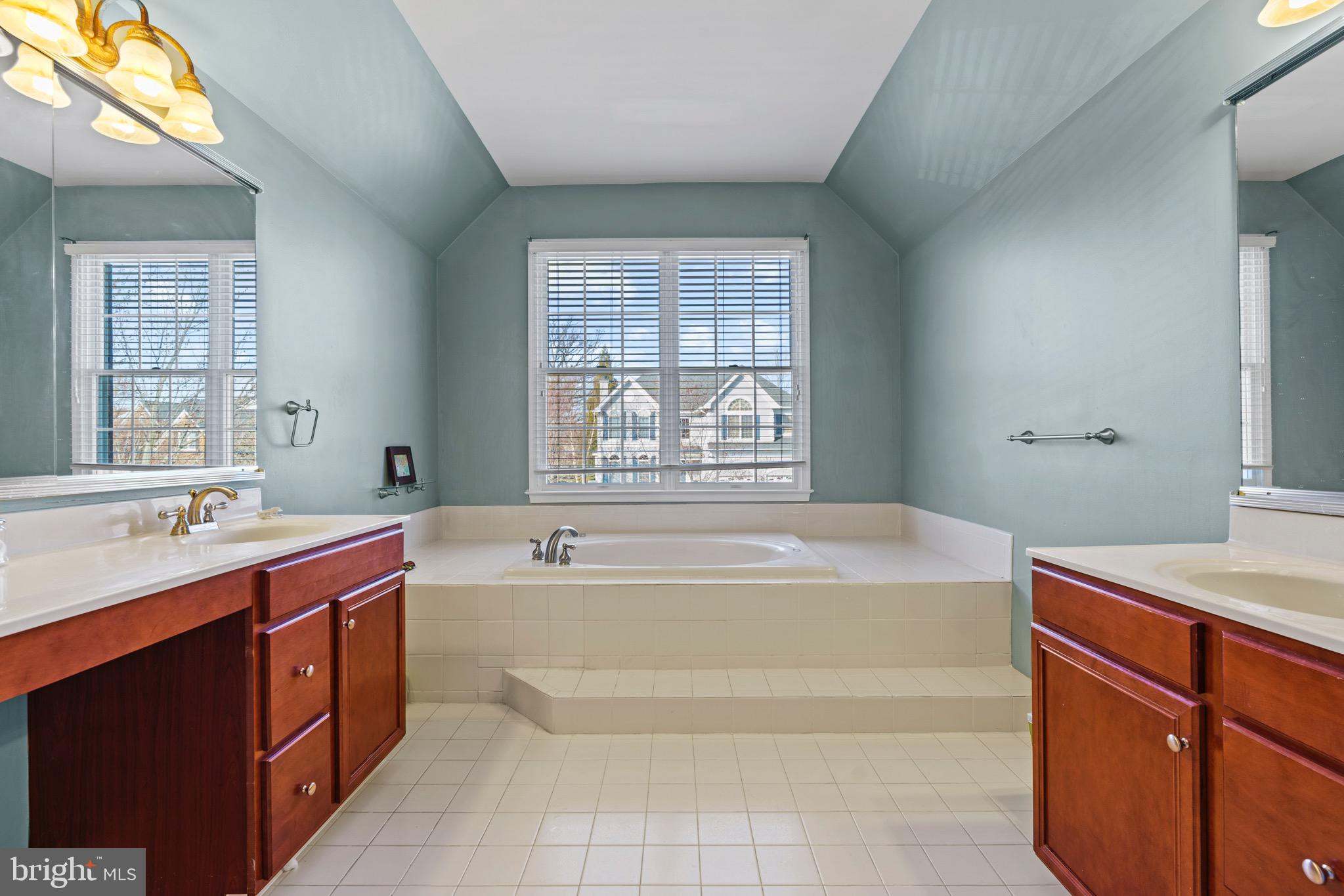 BELMONT COUNTRY CLUB - Residential