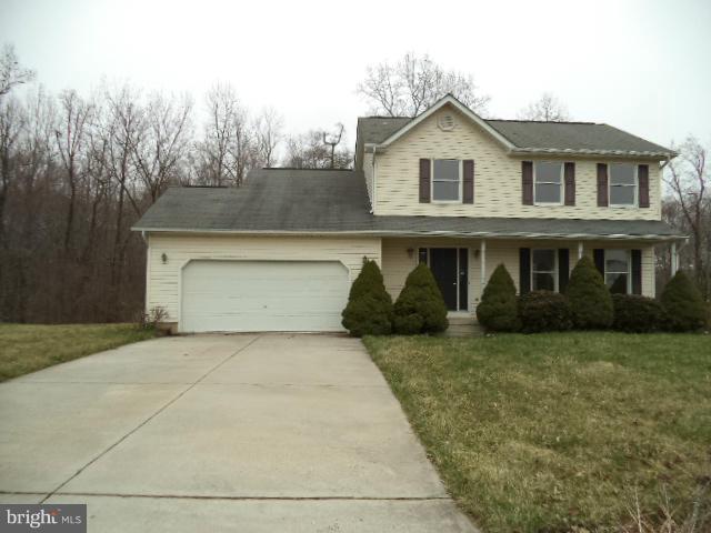 NICE SIZE COLONIAL WITH 2 CAR GARAGE SITTING ON 1.29 ACRES AND BACKS TO WOODS. FORMAL LIVING & DINING ROOM. BREAKFAST AREA AND FAMILY ROOM OFF KITCHEN . UPPER LEVEL HAS MASTER SUITE WITH SEPARATE SHOWER AND SOAKING TUB. NICE SIZE BEDROOMS WITH GENEROUS CLOSET SPACE.BASEMENT HAS WALK OUT LEVEL AND SPACE FOR ROOMS. AGENTS PLEASE VIEW DOCS ON THIS LISTING FOR EASY CONTRACT DETAILS.