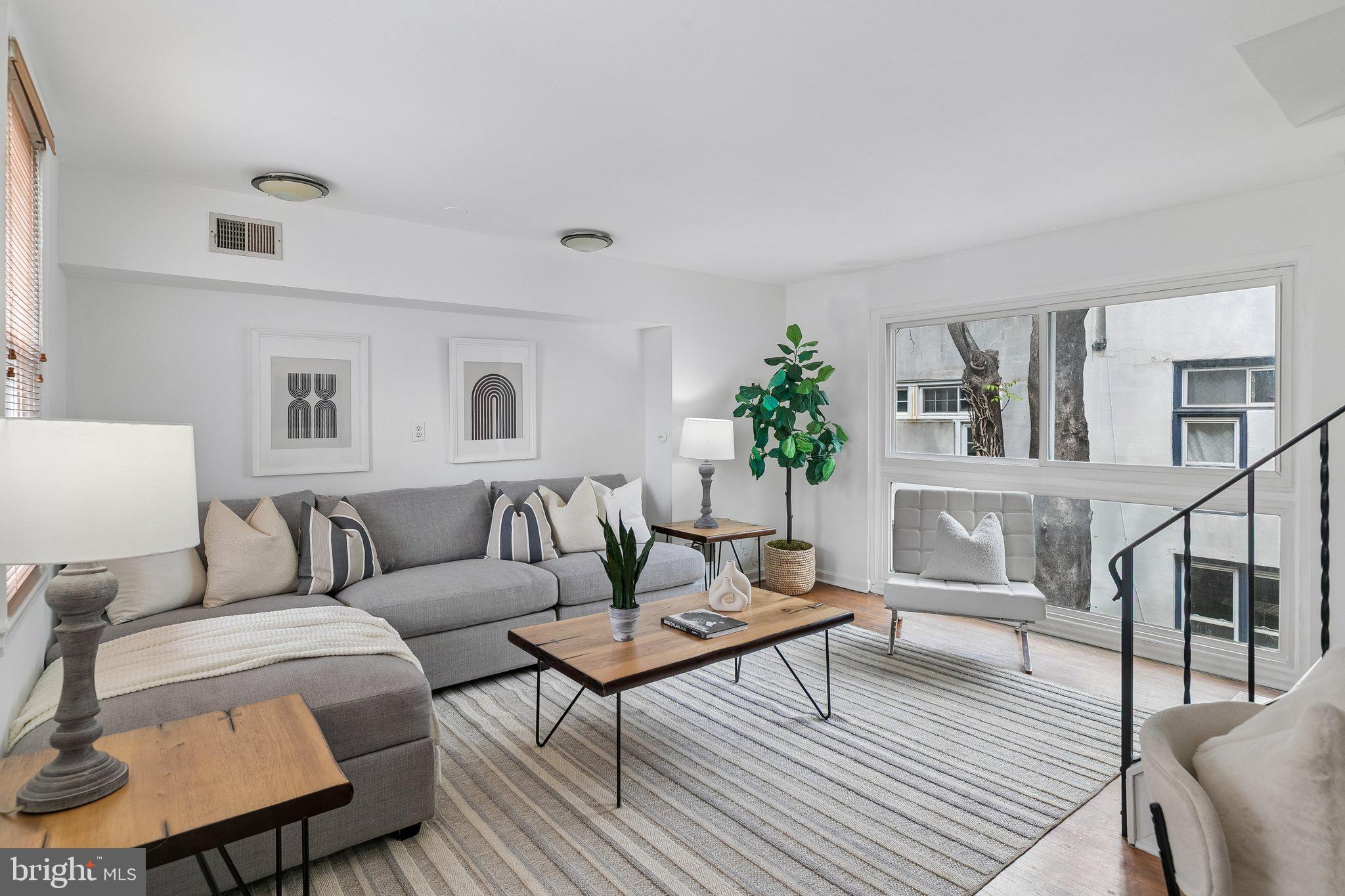 RITTENHOUSE SQUARE - Residential Income