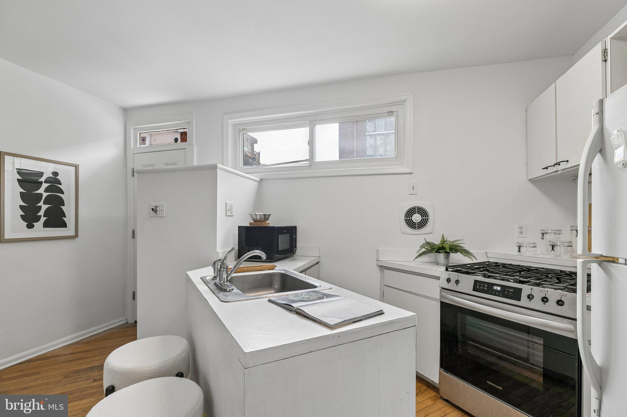 RITTENHOUSE SQUARE - Residential Income