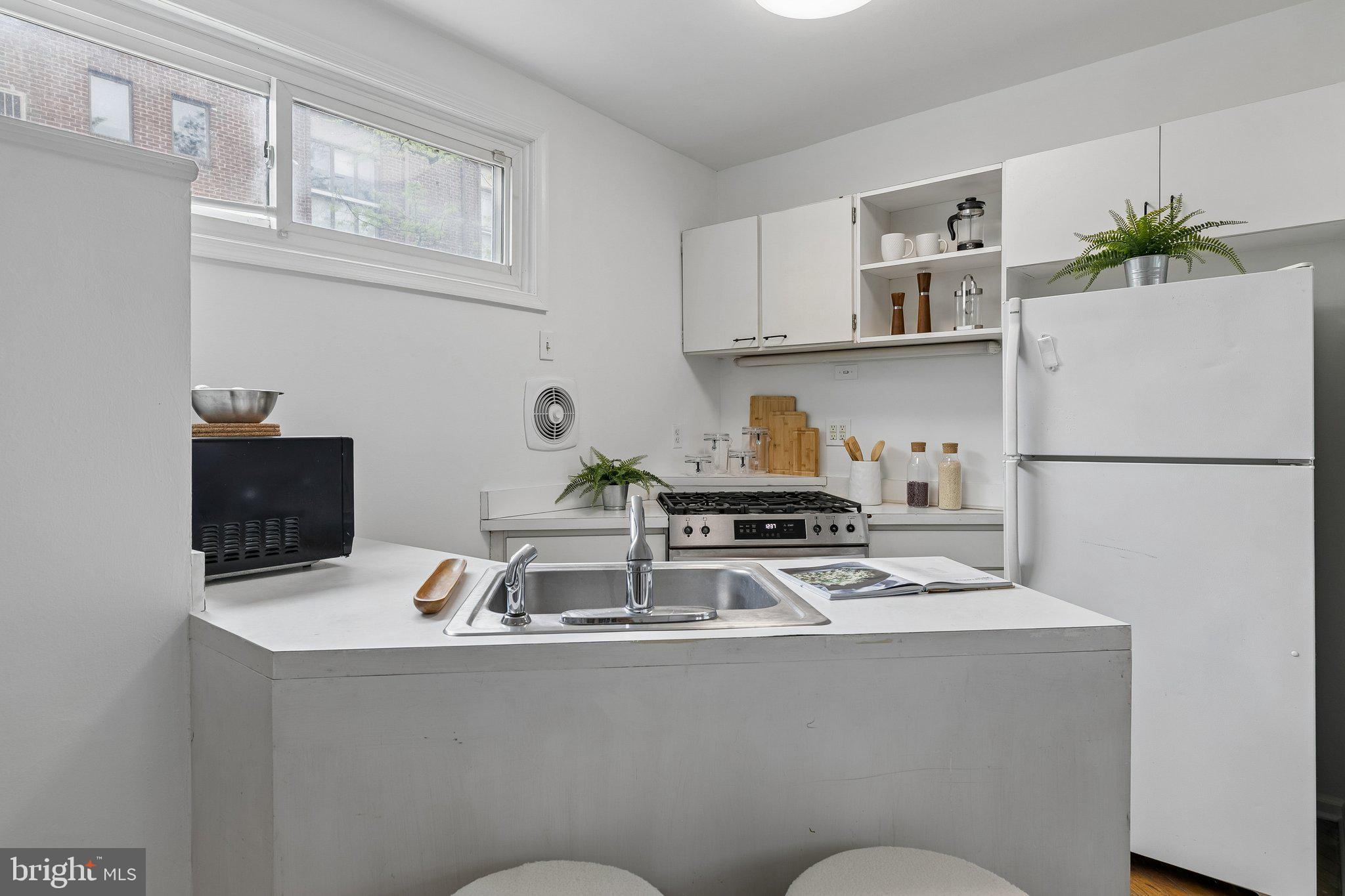 RITTENHOUSE SQUARE - Residential Income
