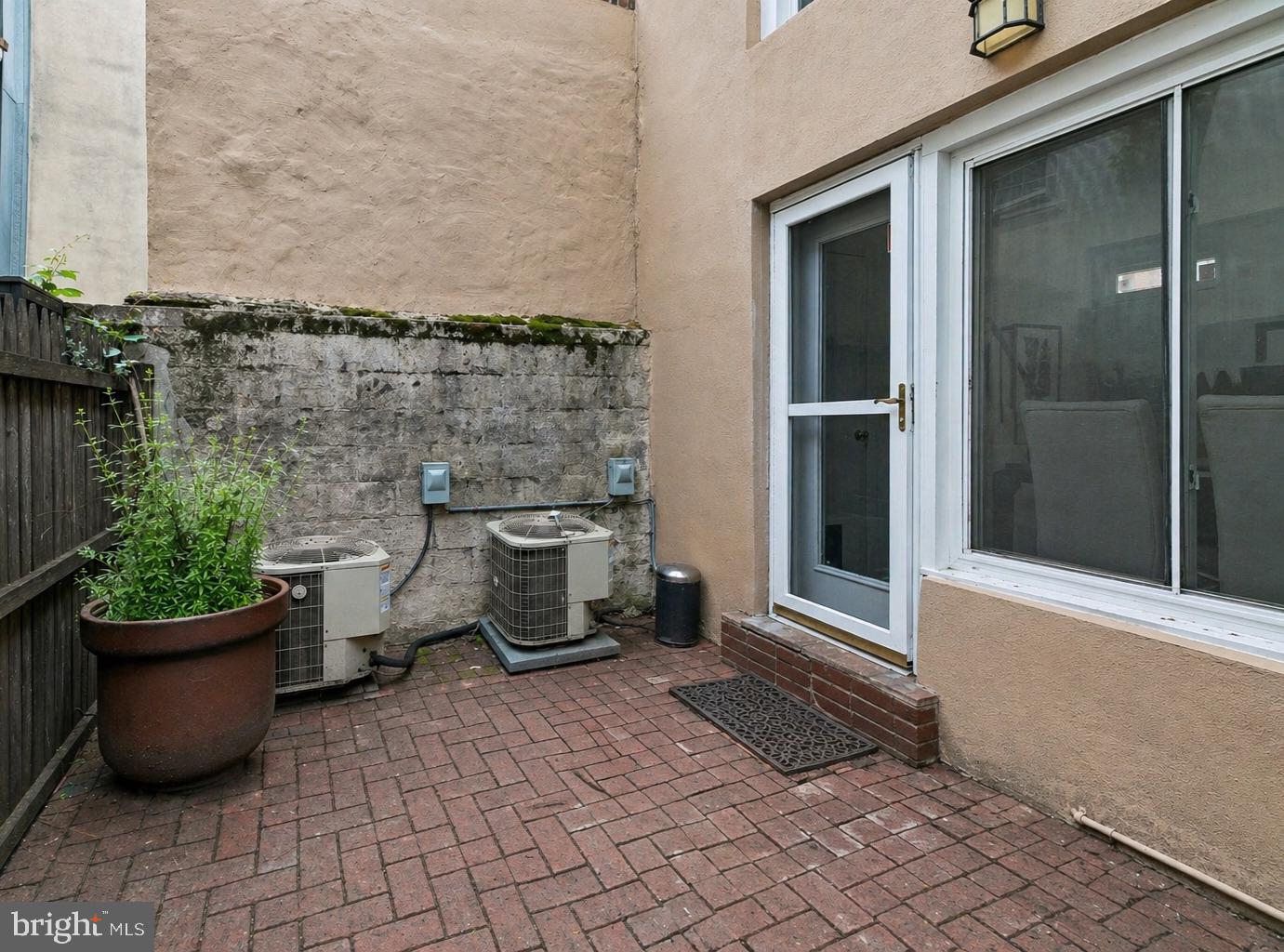 RITTENHOUSE SQUARE - Residential Income