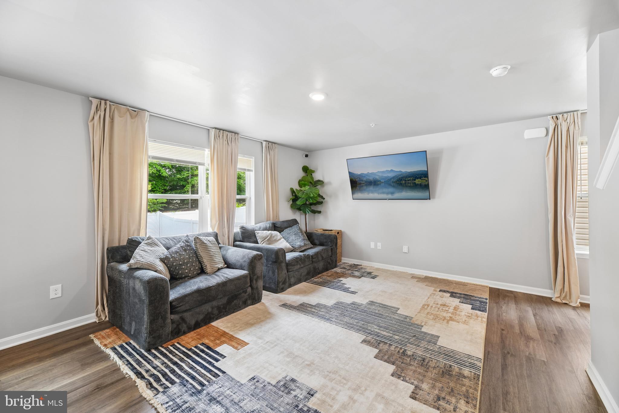 PINE GROVE - Residential