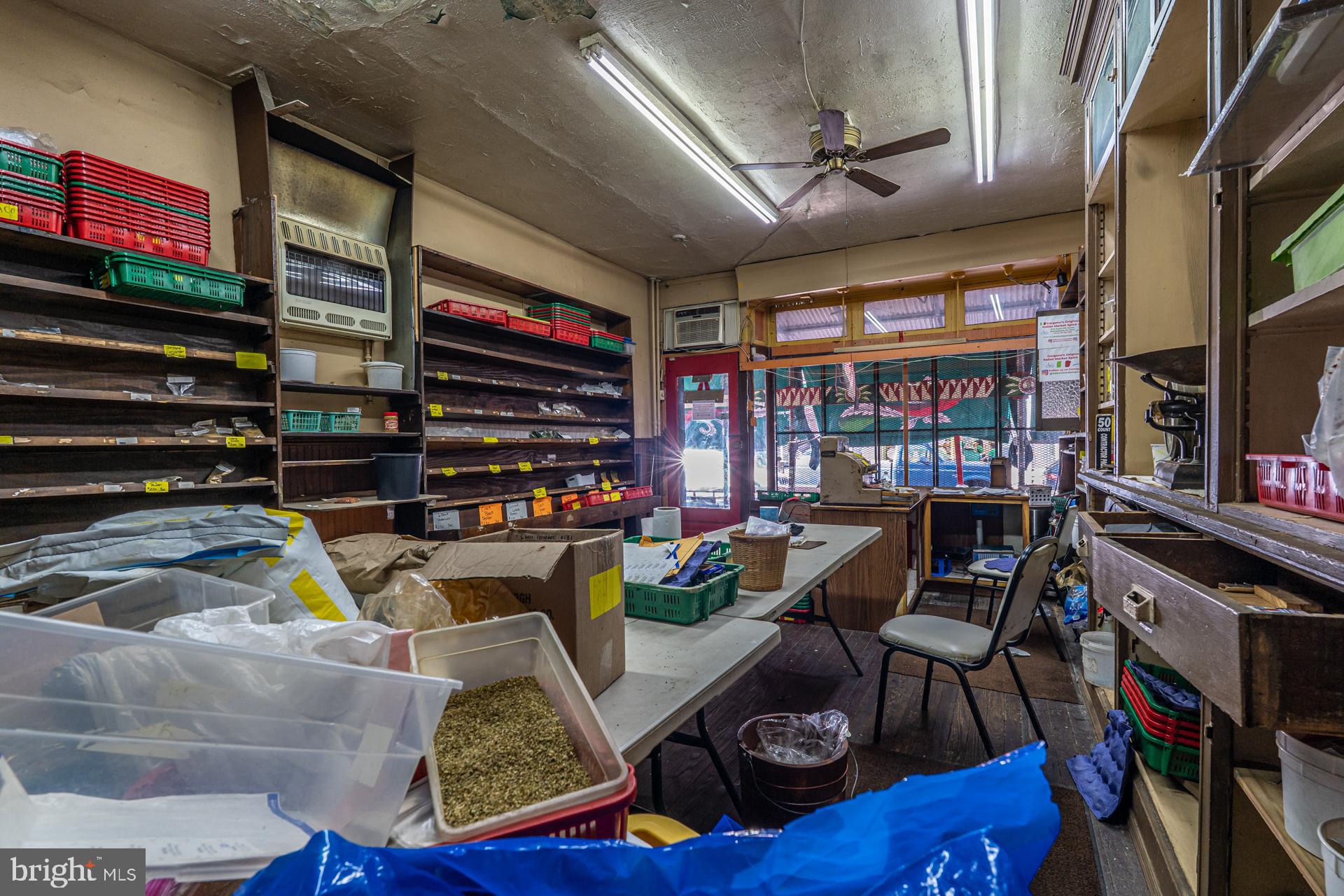 ITALIAN MARKET - Residential Income
