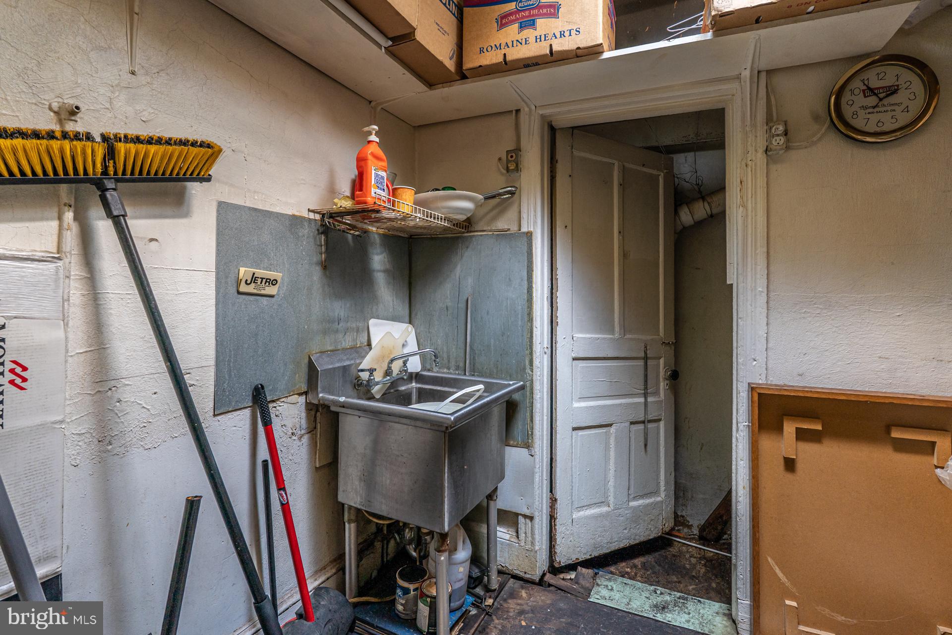 ITALIAN MARKET - Residential Income