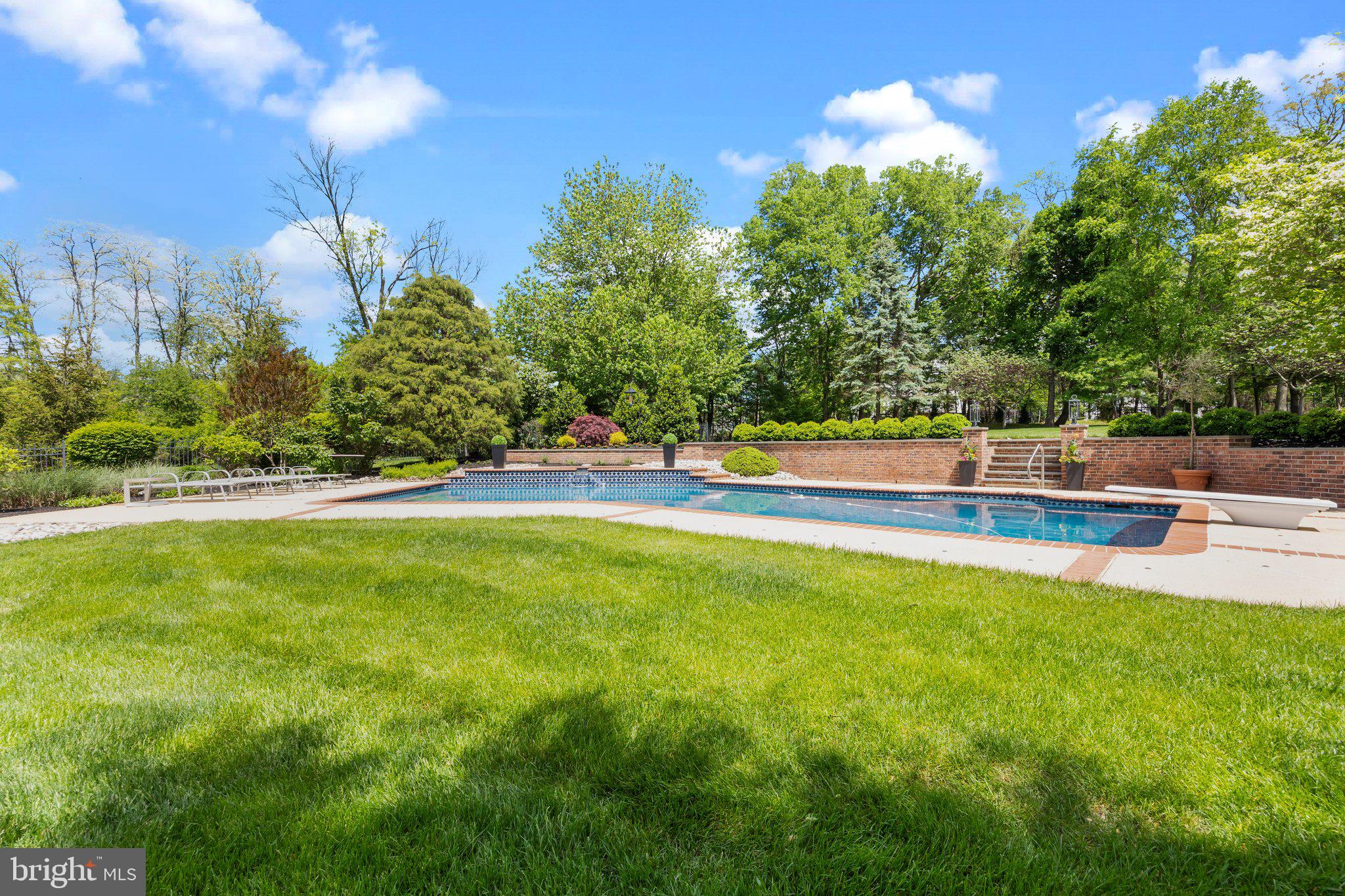 HIDDEN LAKE - Residential