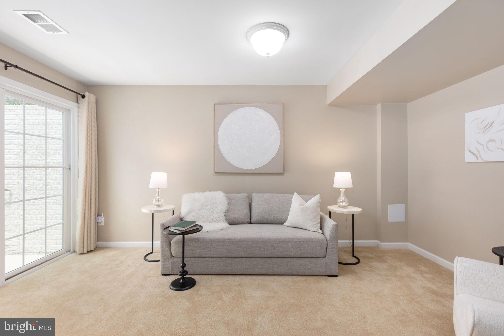 PIEDMONT MEWS - Residential