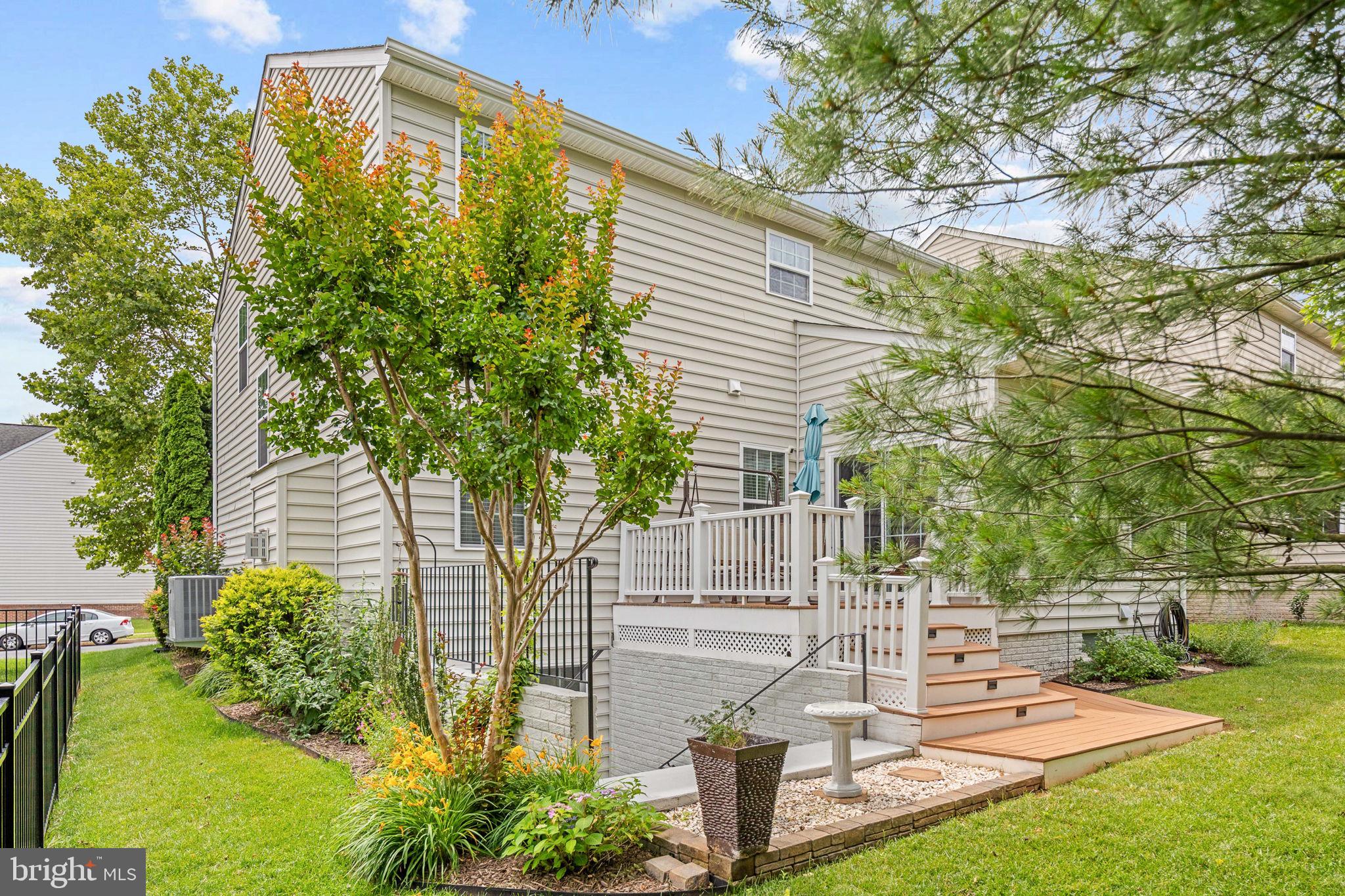 PIEDMONT MEWS - Residential