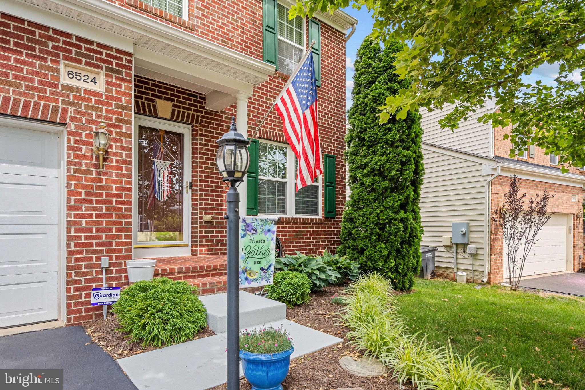 PIEDMONT MEWS - Residential
