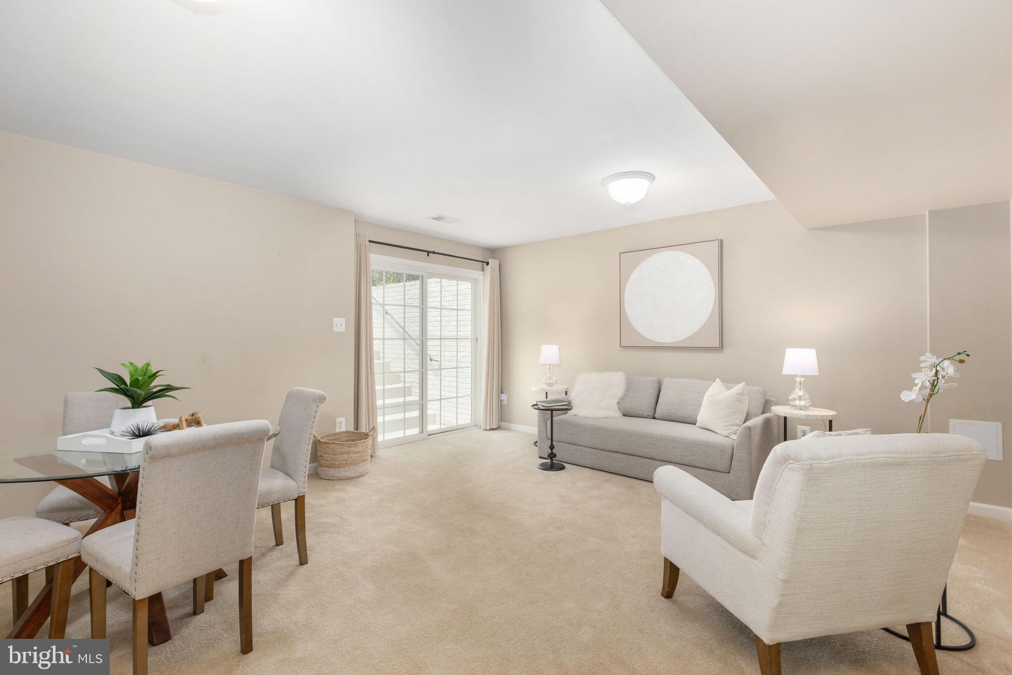 PIEDMONT MEWS - Residential