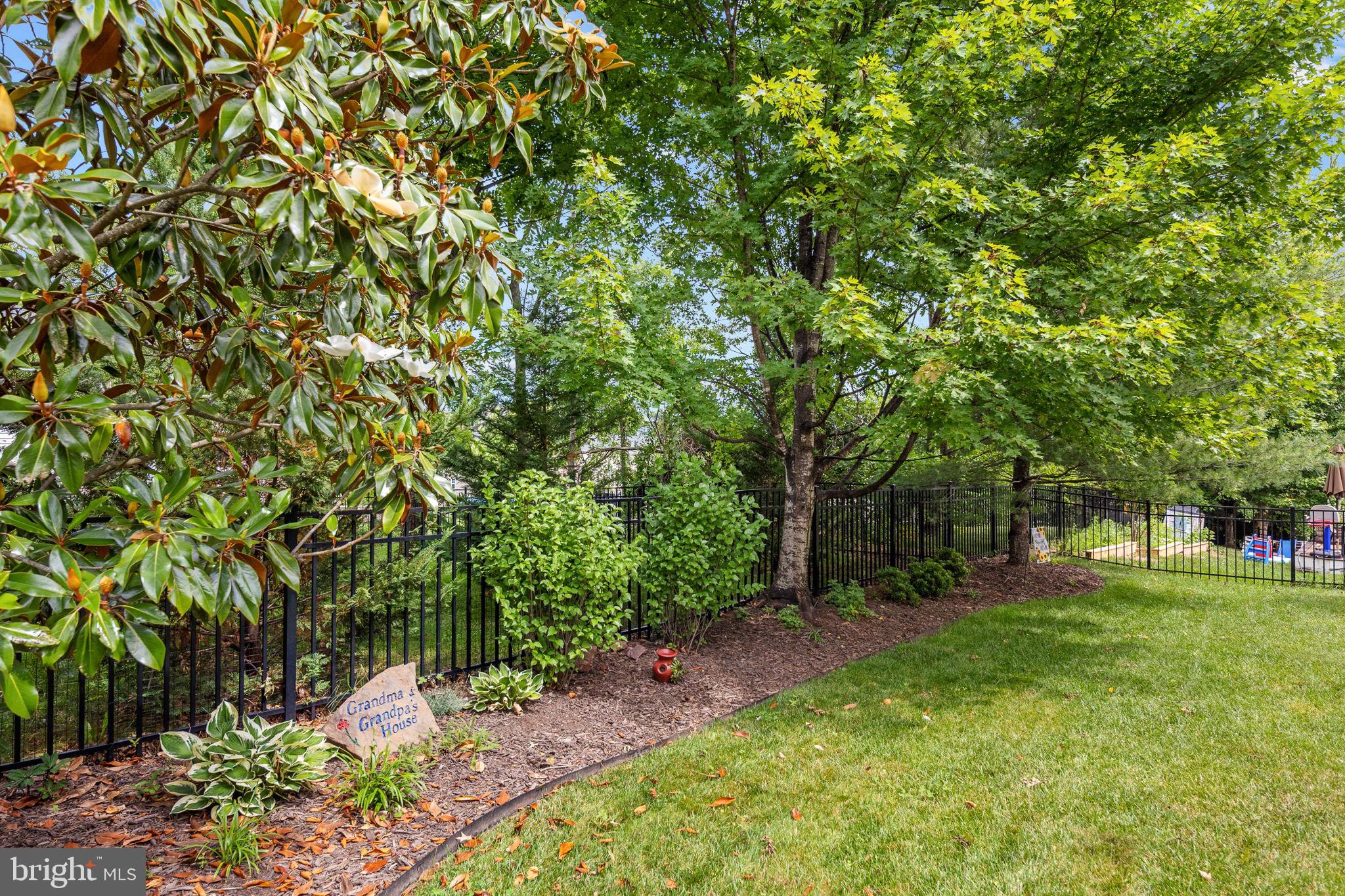 PIEDMONT MEWS - Residential