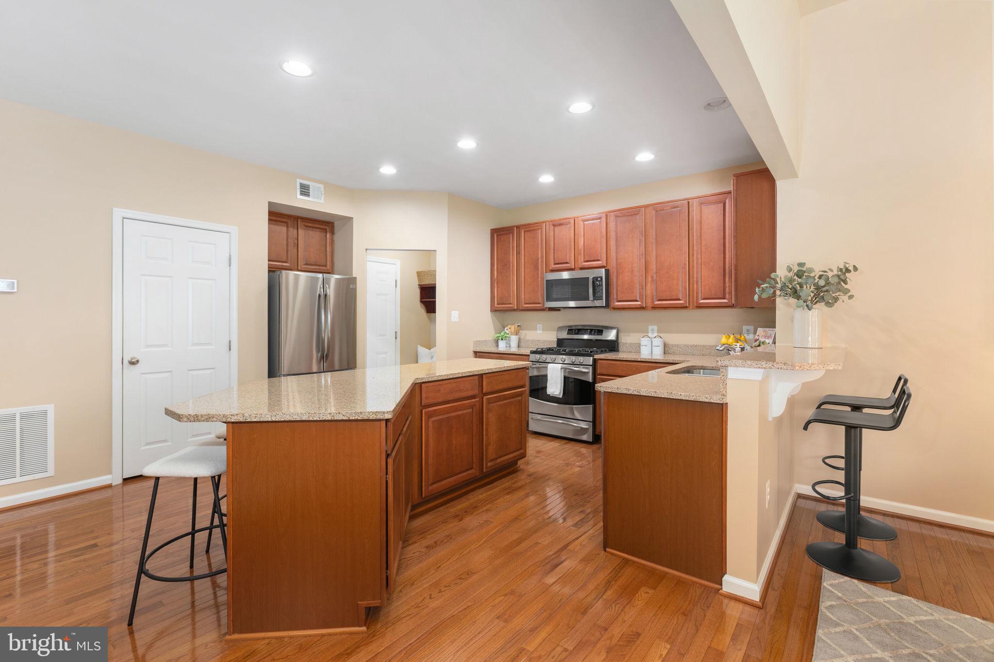 PIEDMONT MEWS - Residential