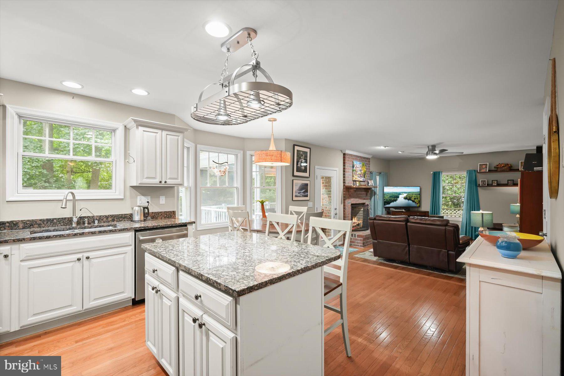 ANNAPOLIS ROADS - Residential