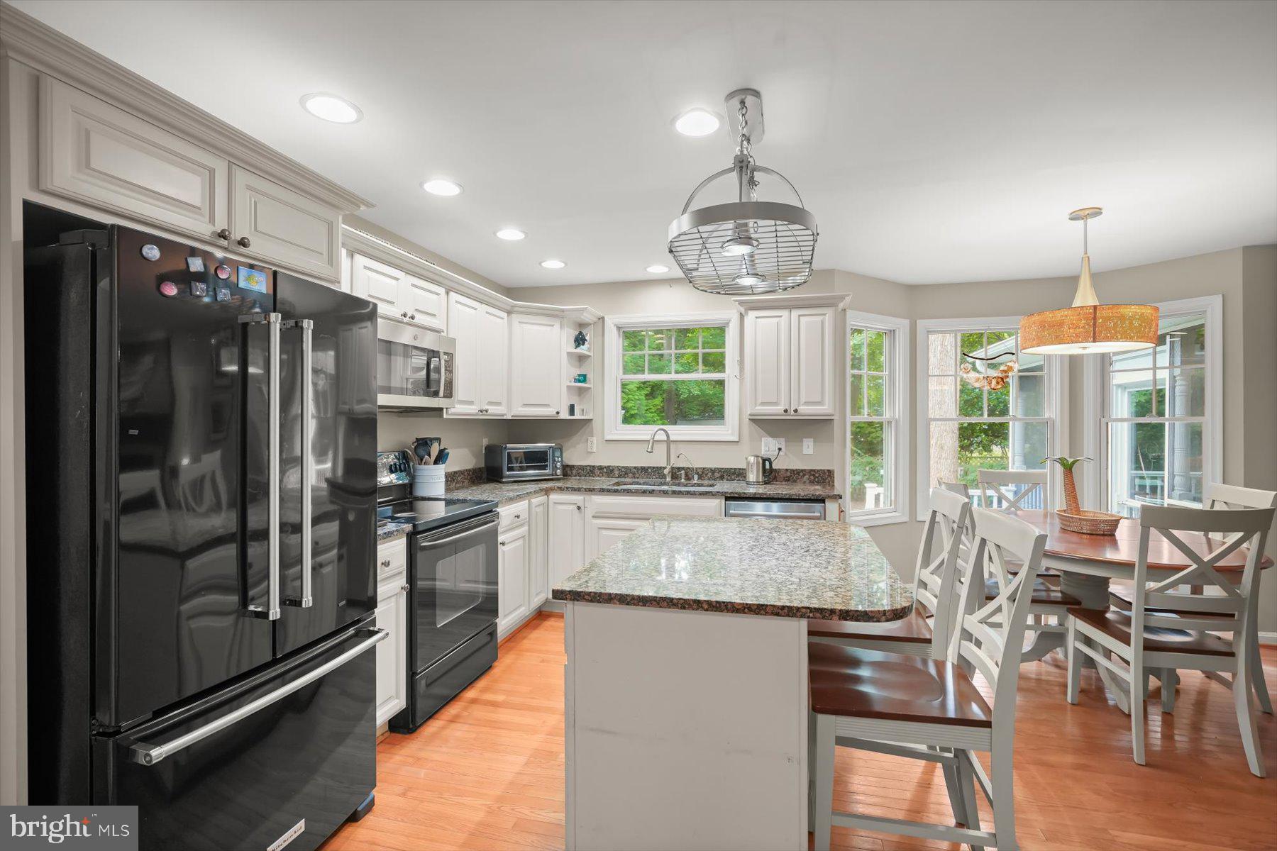 ANNAPOLIS ROADS - Residential