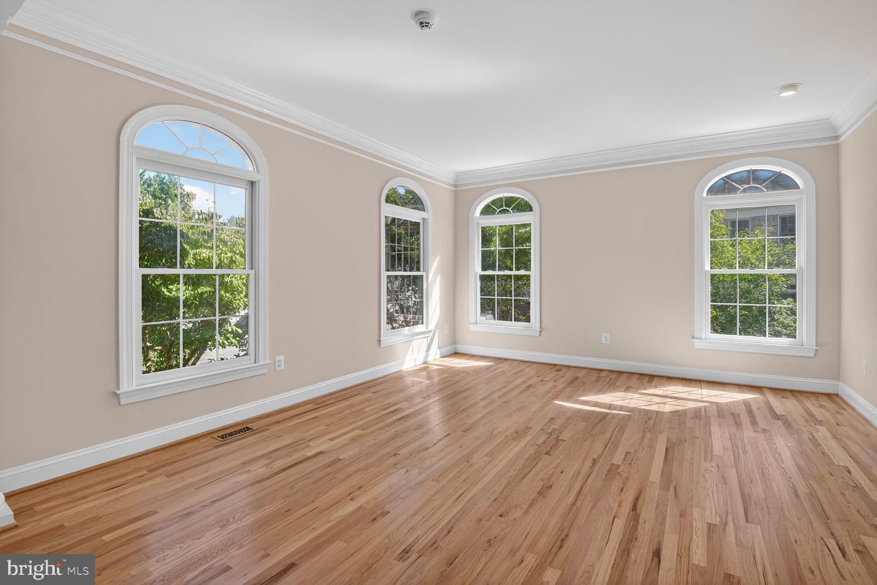 POTOMAC OUTSIDE - Residential