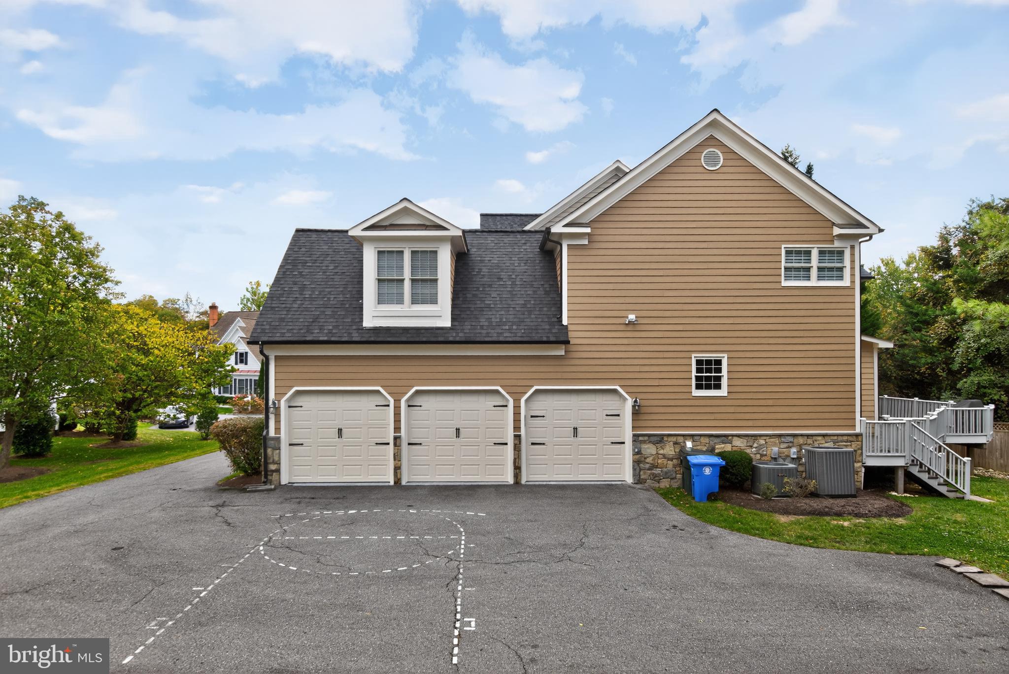 POTOMAC OUTSIDE - Residential
