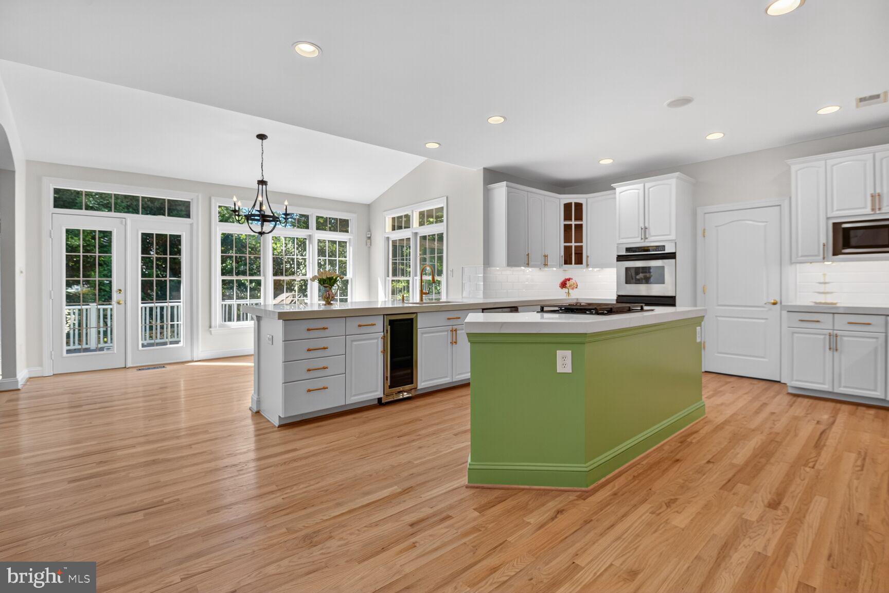 POTOMAC OUTSIDE - Residential