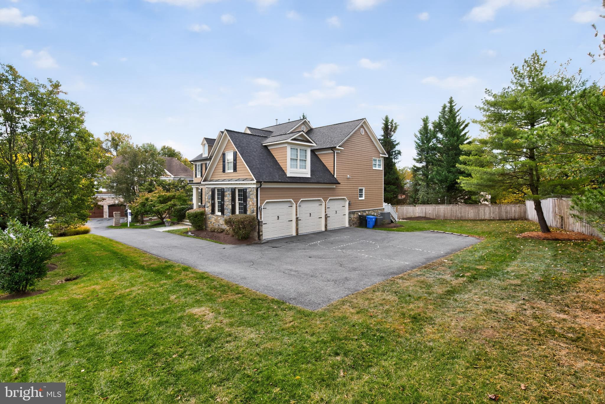 POTOMAC OUTSIDE - Residential