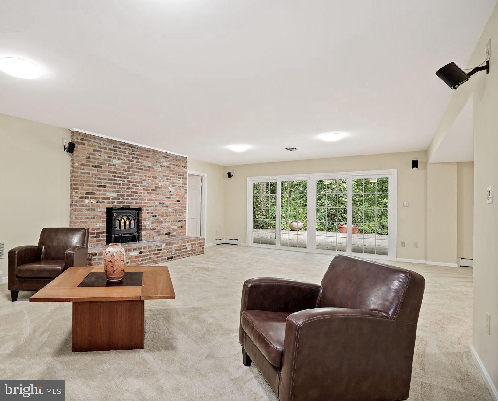 RIVER OAKS - Residential