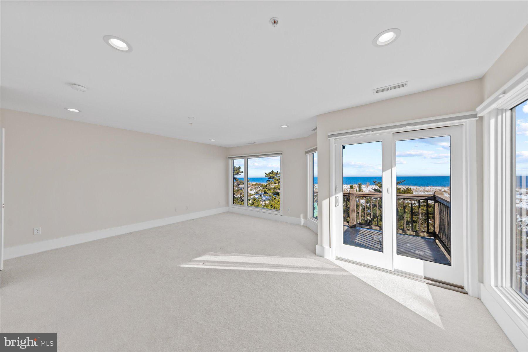 KINGS GRANT - Residential