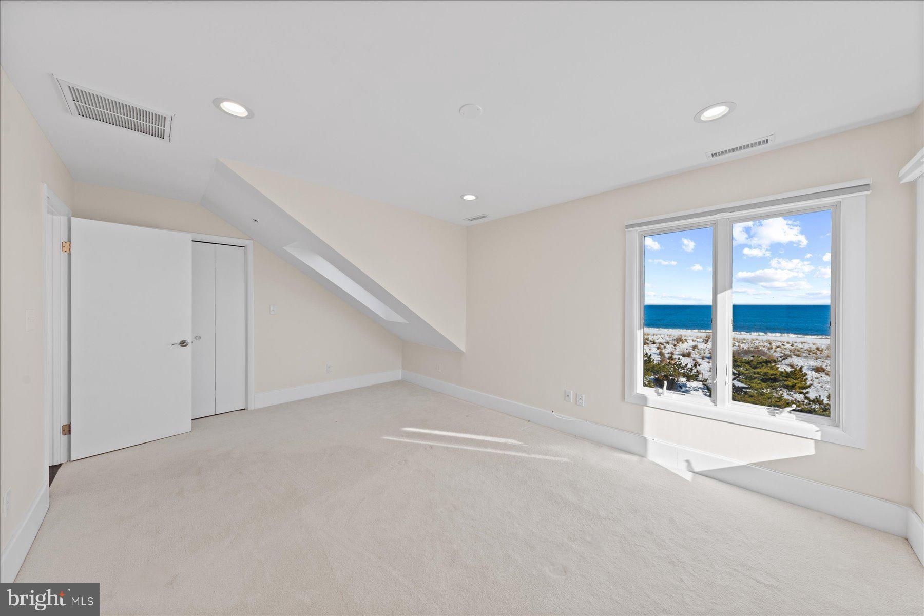 KINGS GRANT - Residential