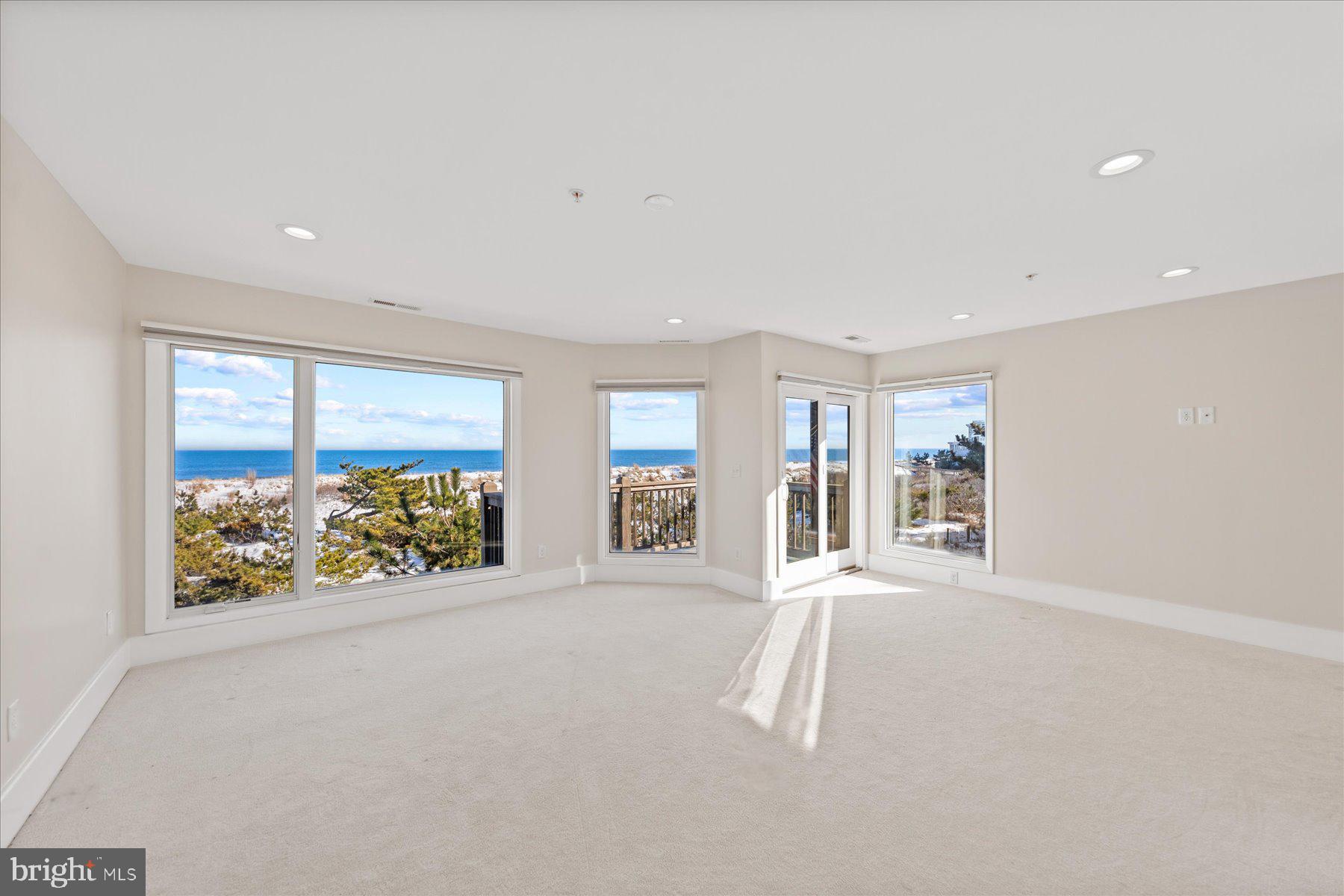 KINGS GRANT - Residential