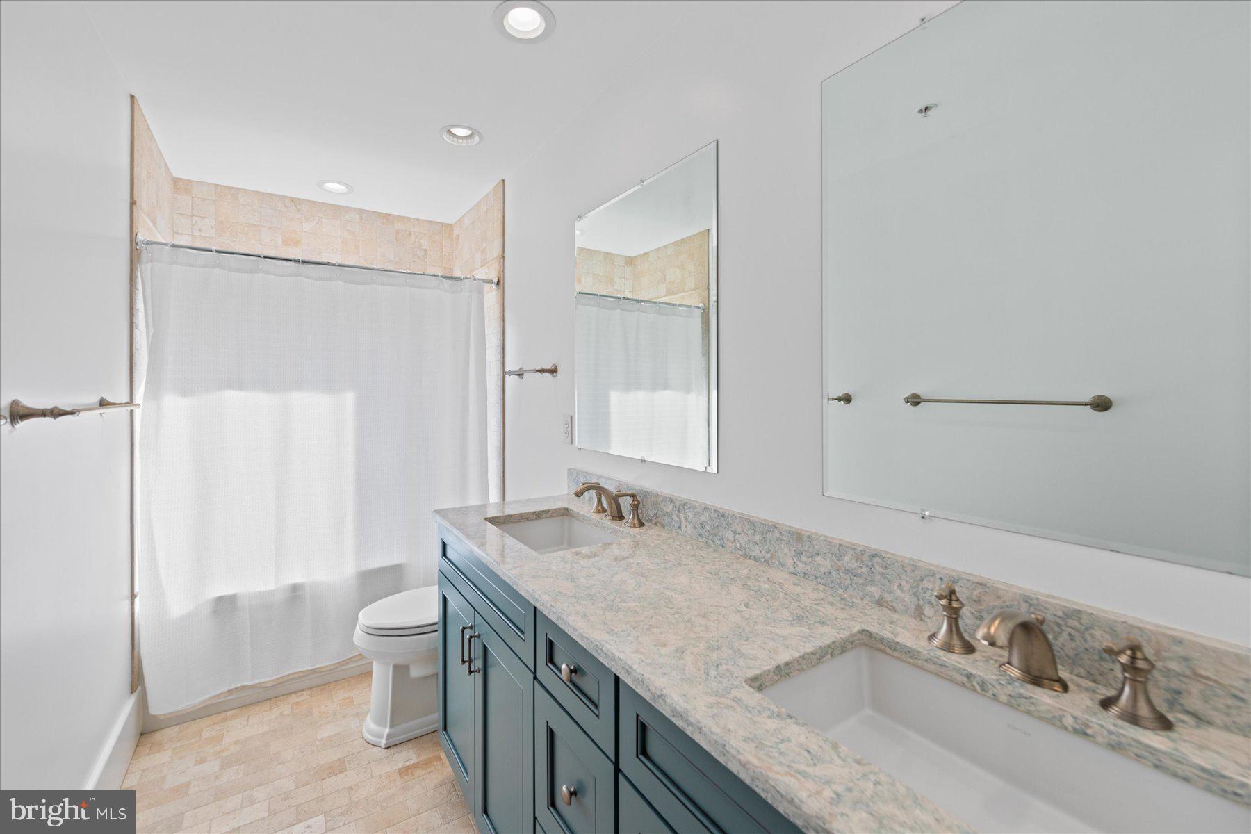 KINGS GRANT - Residential