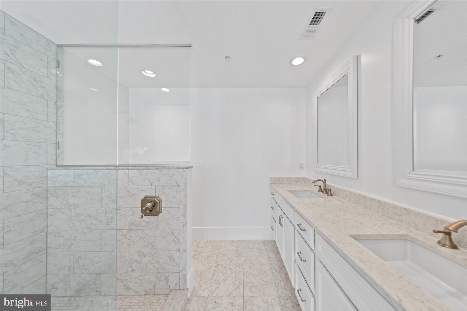 KINGS GRANT - Residential