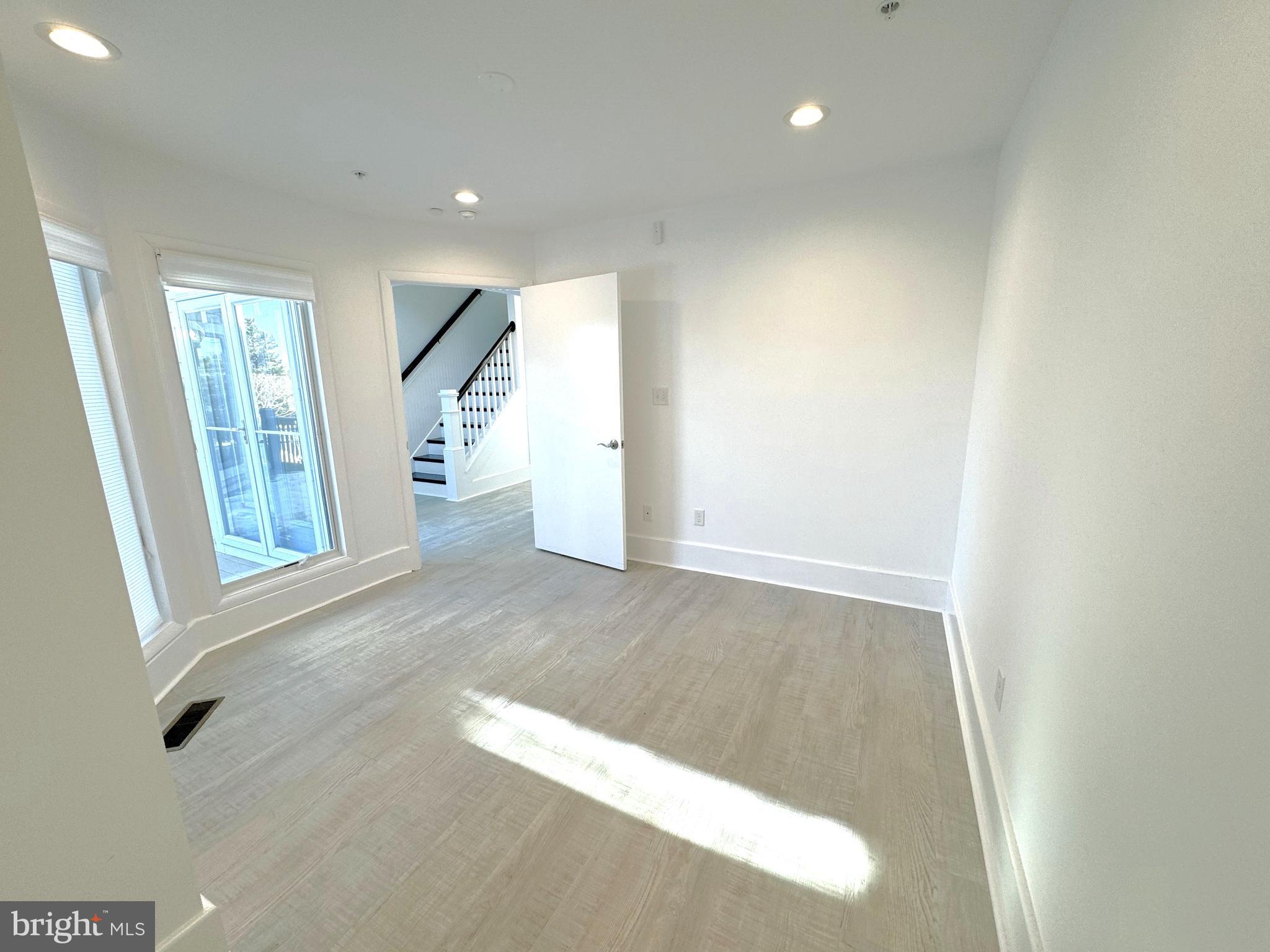 KINGS GRANT - Residential