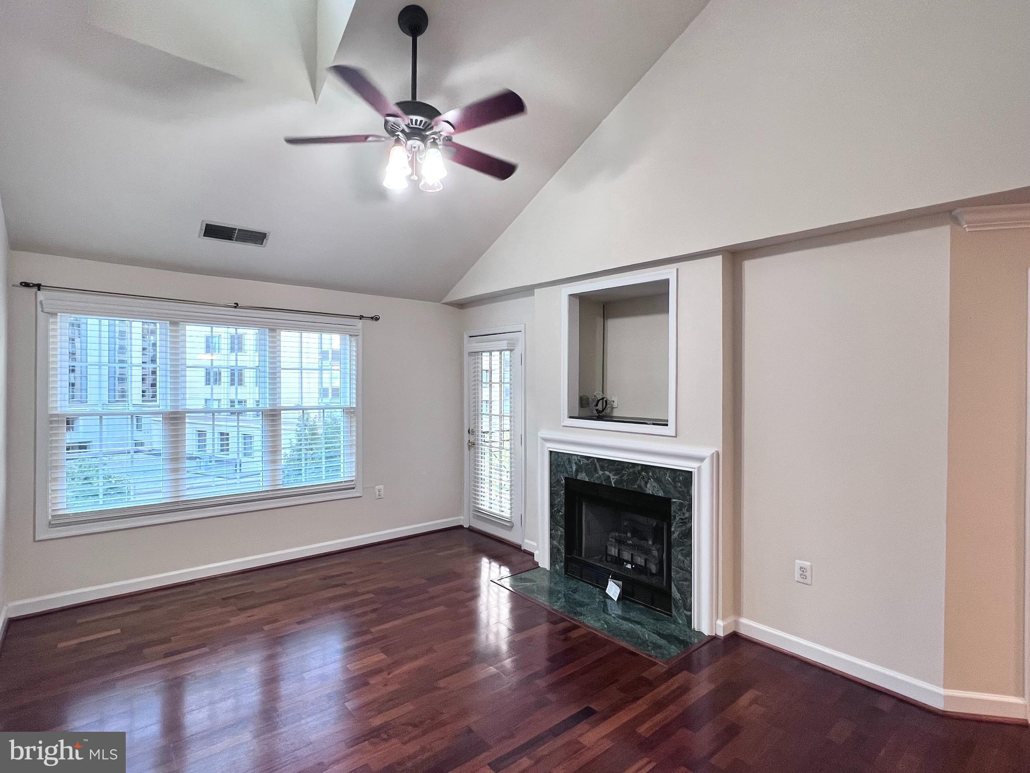 COURTHOUSE HILL - Residential Lease