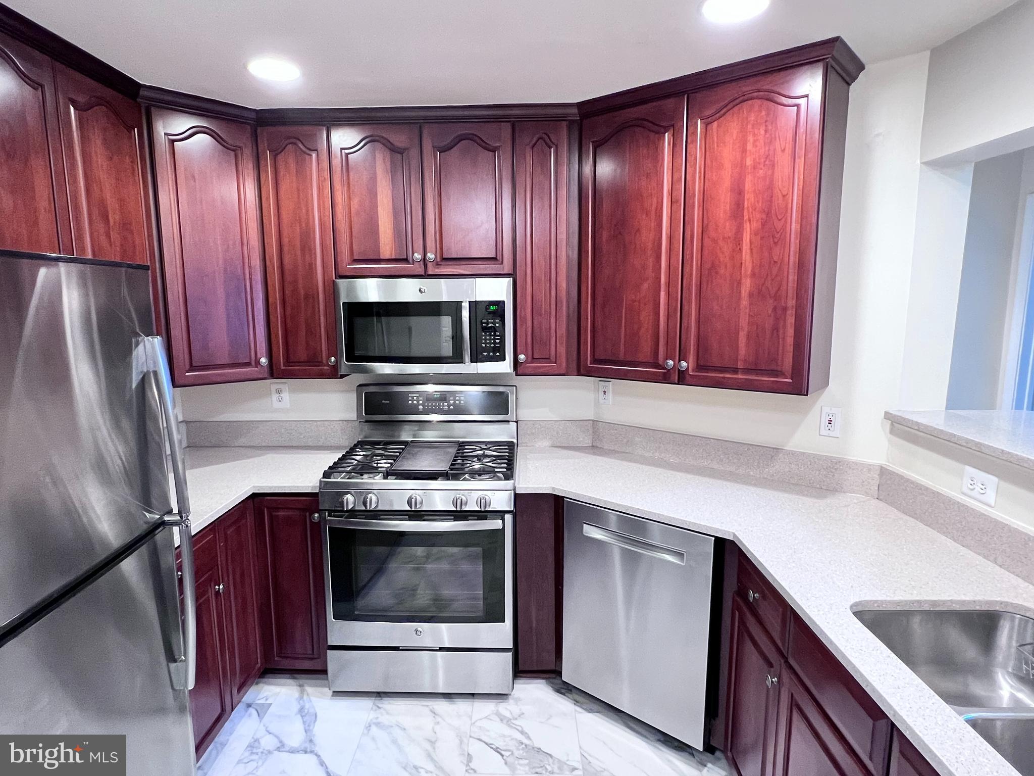 COURTHOUSE HILL - Residential Lease