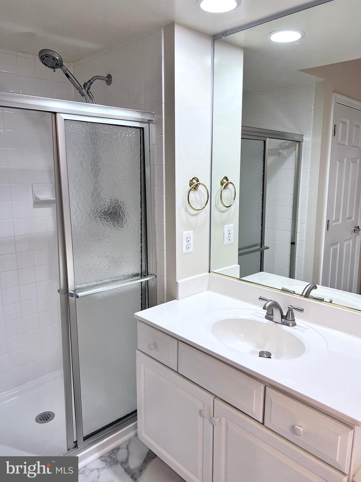 COURTHOUSE HILL - Residential Lease